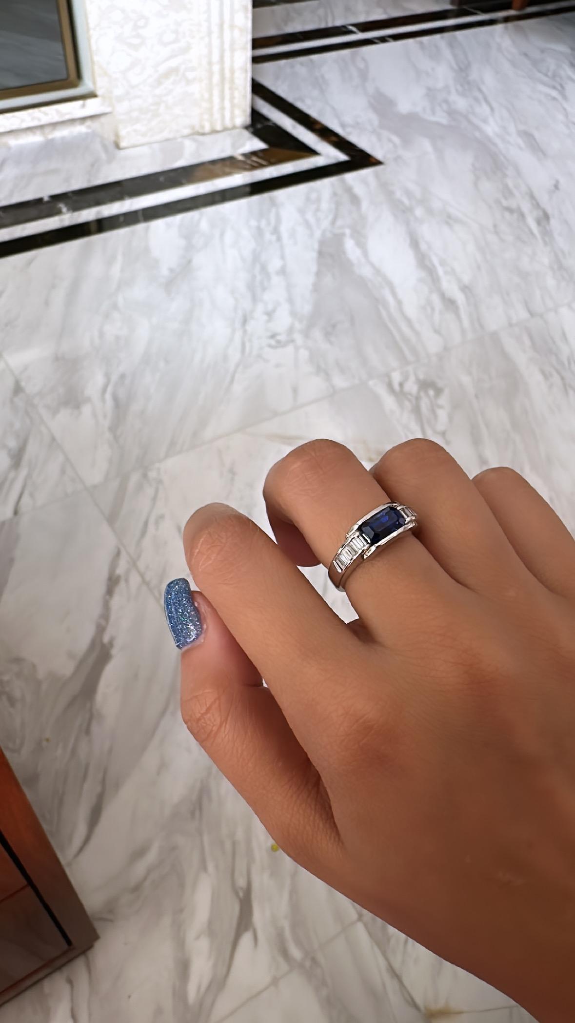 Set in Platinum 900, 2.13 carats Ceylon Blue Sapphire & Diamonds Engagement Ring 2