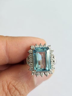 Set in Platinum 900, 4.69 Carats Aquamarine & Diamonds Engagement Cocktail Ring