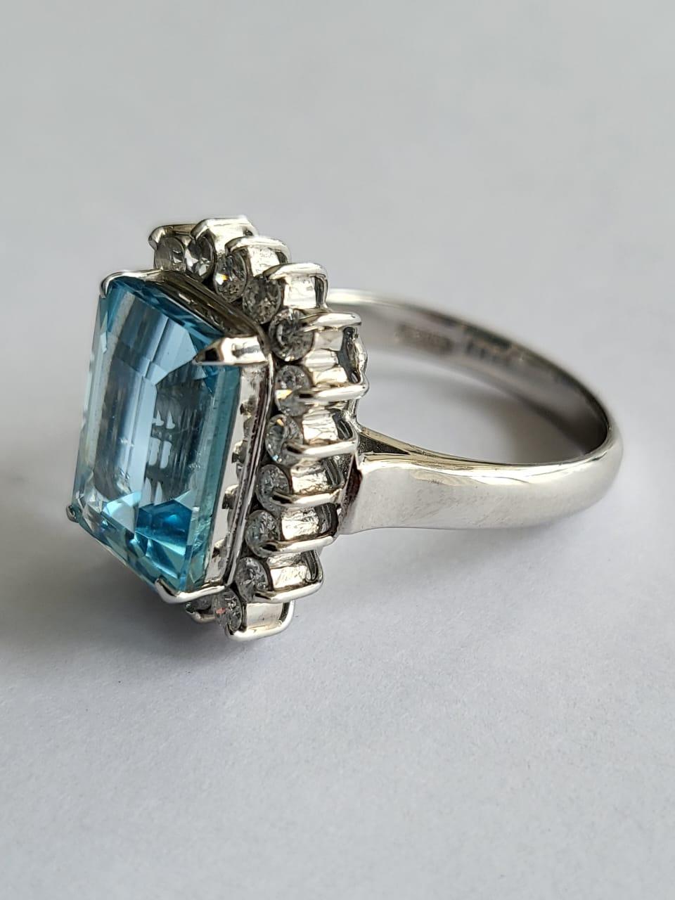 Modern Set in Platinum 900, 4.69 Carats Aquamarine & Diamonds Engagement Cocktail Ring For Sale