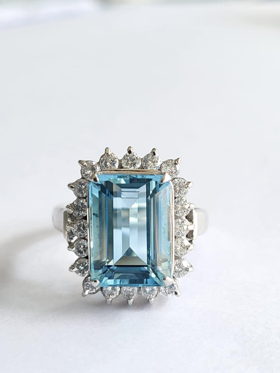 Emerald Cut Set in Platinum 900, 4.69 Carats Aquamarine & Diamonds Engagement Cocktail Ring For Sale