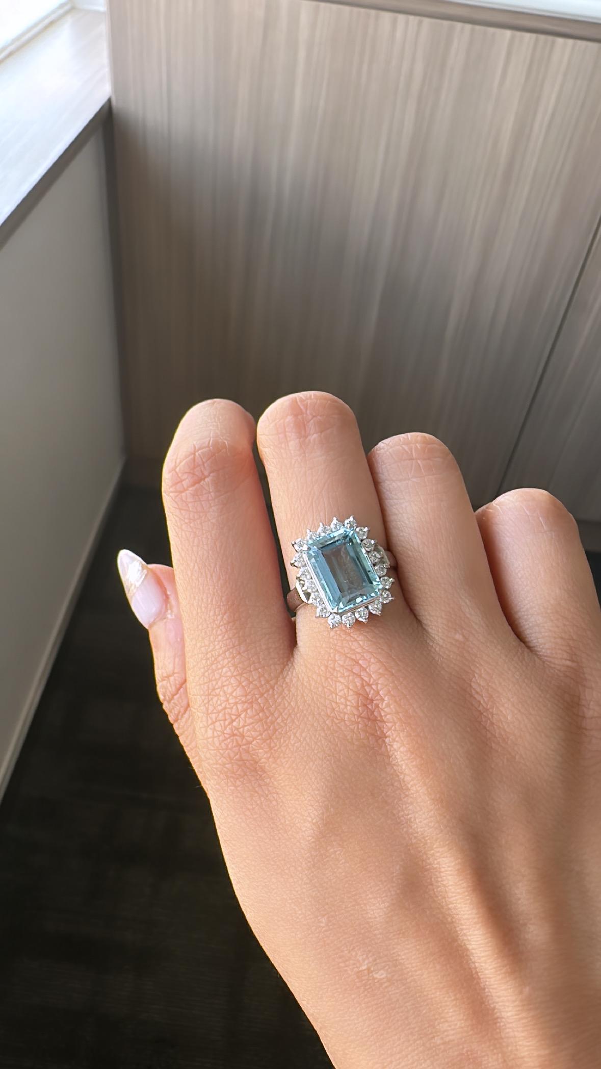 Women's or Men's Set in Platinum 900, 4.69 Carats Aquamarine & Diamonds Engagement Cocktail Ring For Sale