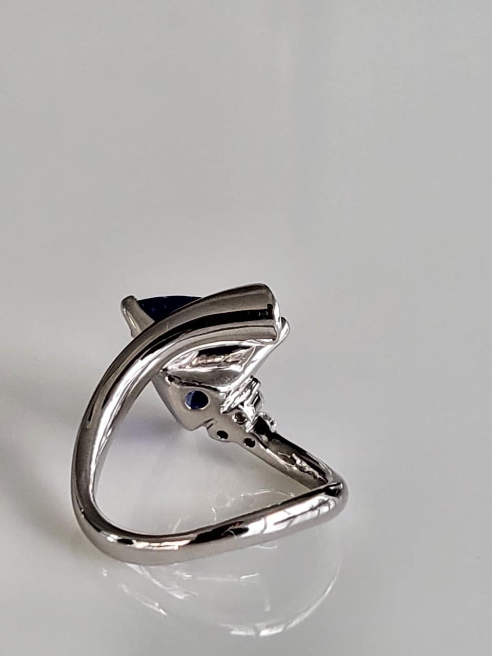 Moderne Bague de fiançailles en platine 900, tanzanite 5,80 carats et diamants en vente