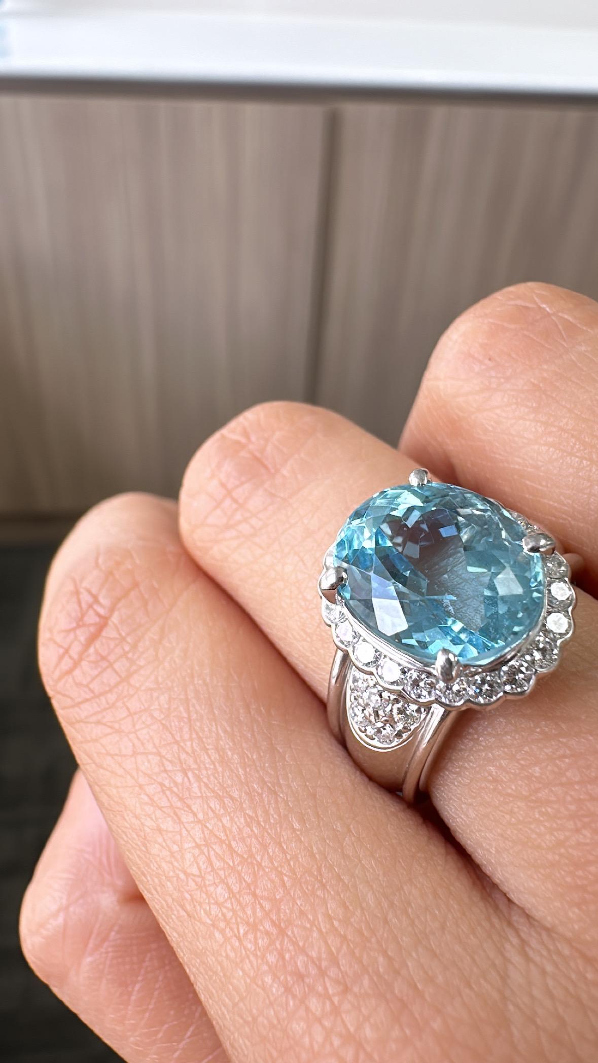 Women's or Men's Set in Platinum 900, 6.83 carats, Aquamarine & Diamonds Engagement Cocktail Ring For Sale