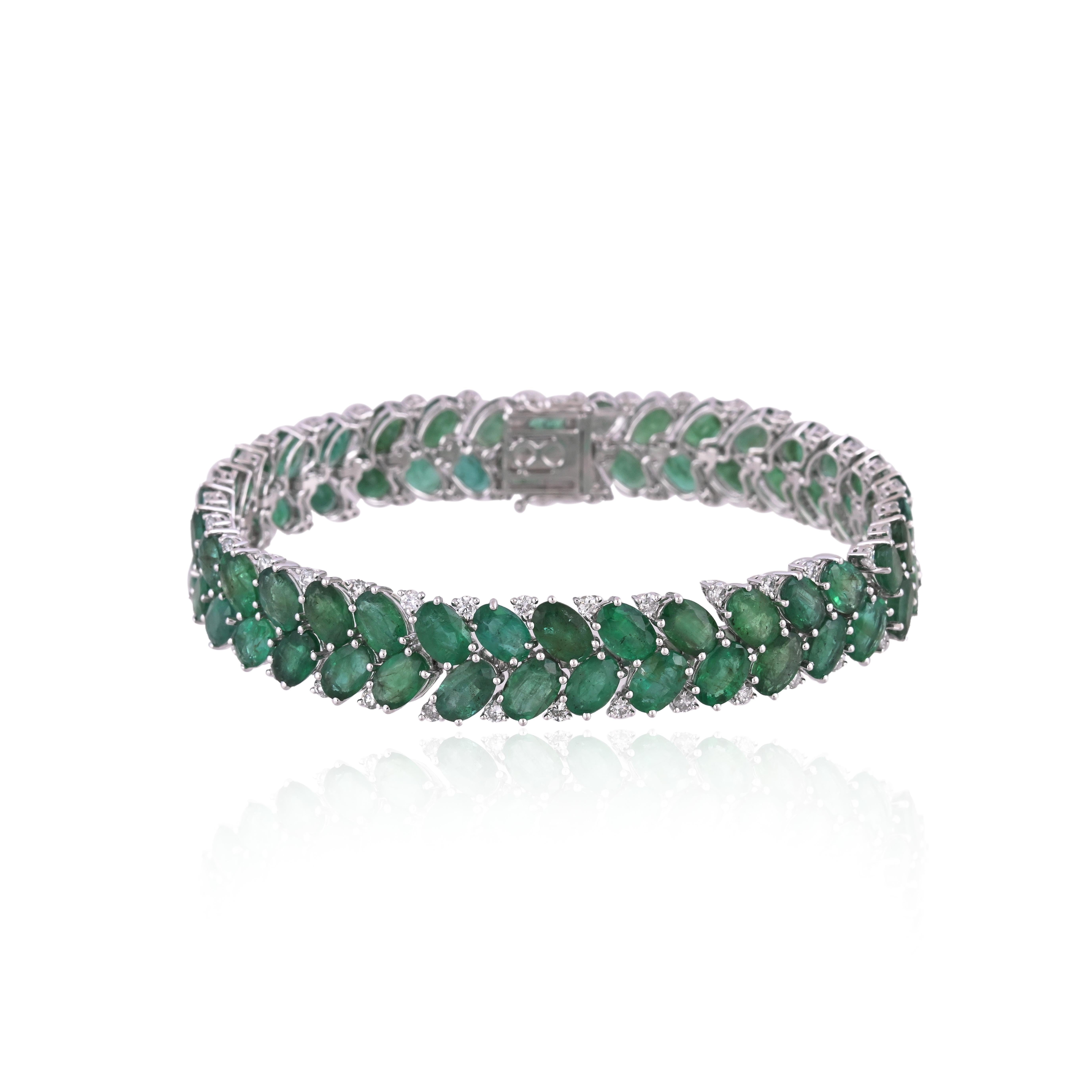 Modern Set in Platinum 950, 28.81 carats, Zambian Emeralds & Diamonds Link Bracelet