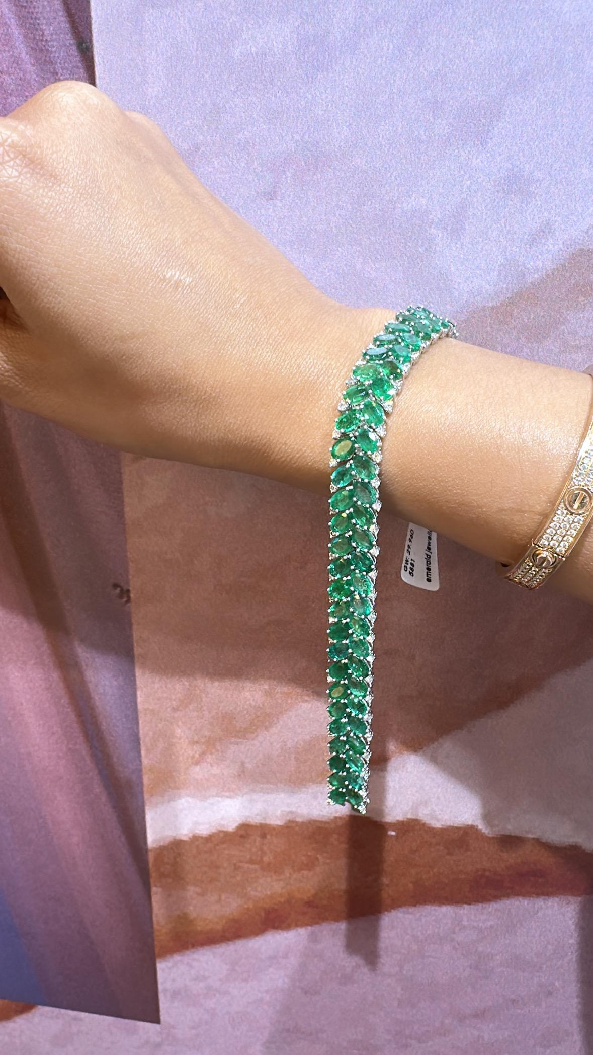 Set in Platinum 950, 28.81 carats, Zambian Emeralds & Diamonds Link Bracelet 3