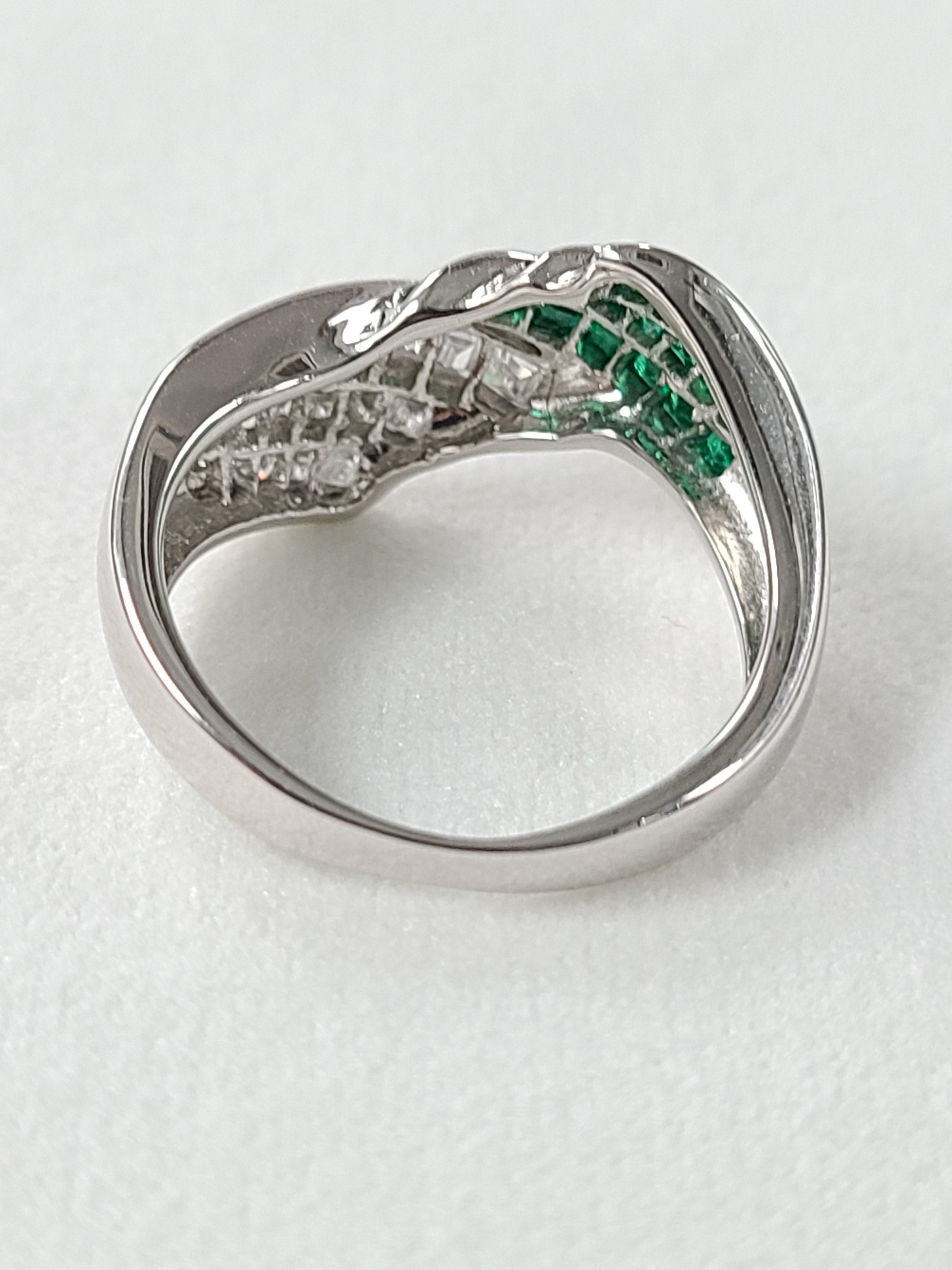 Women's Platinum PT 900 Emerald Ring with Diamonds For Sale