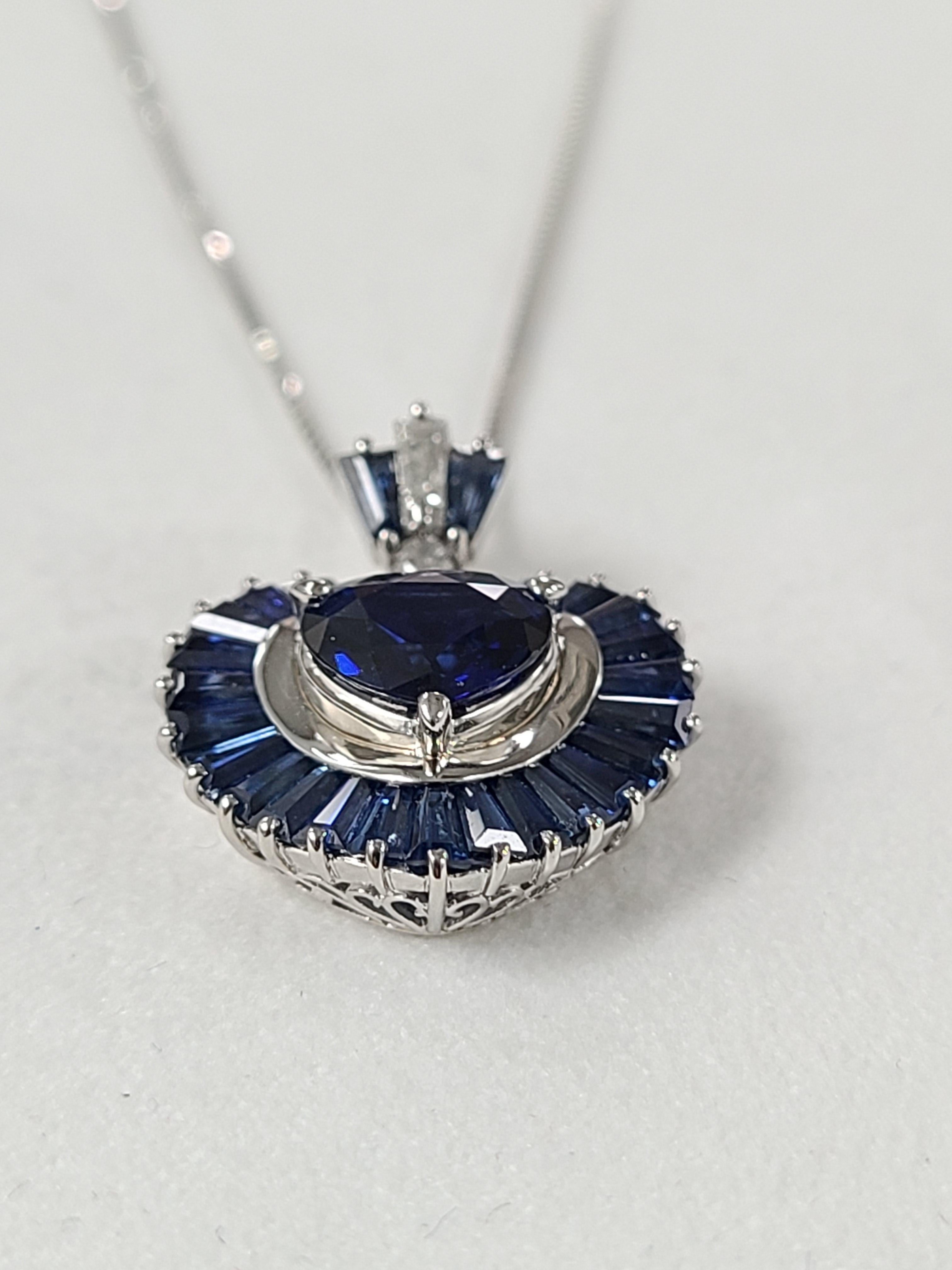 Platinum PT900 Heart Shape Sapphire Pendant In New Condition In Hong Kong, HK