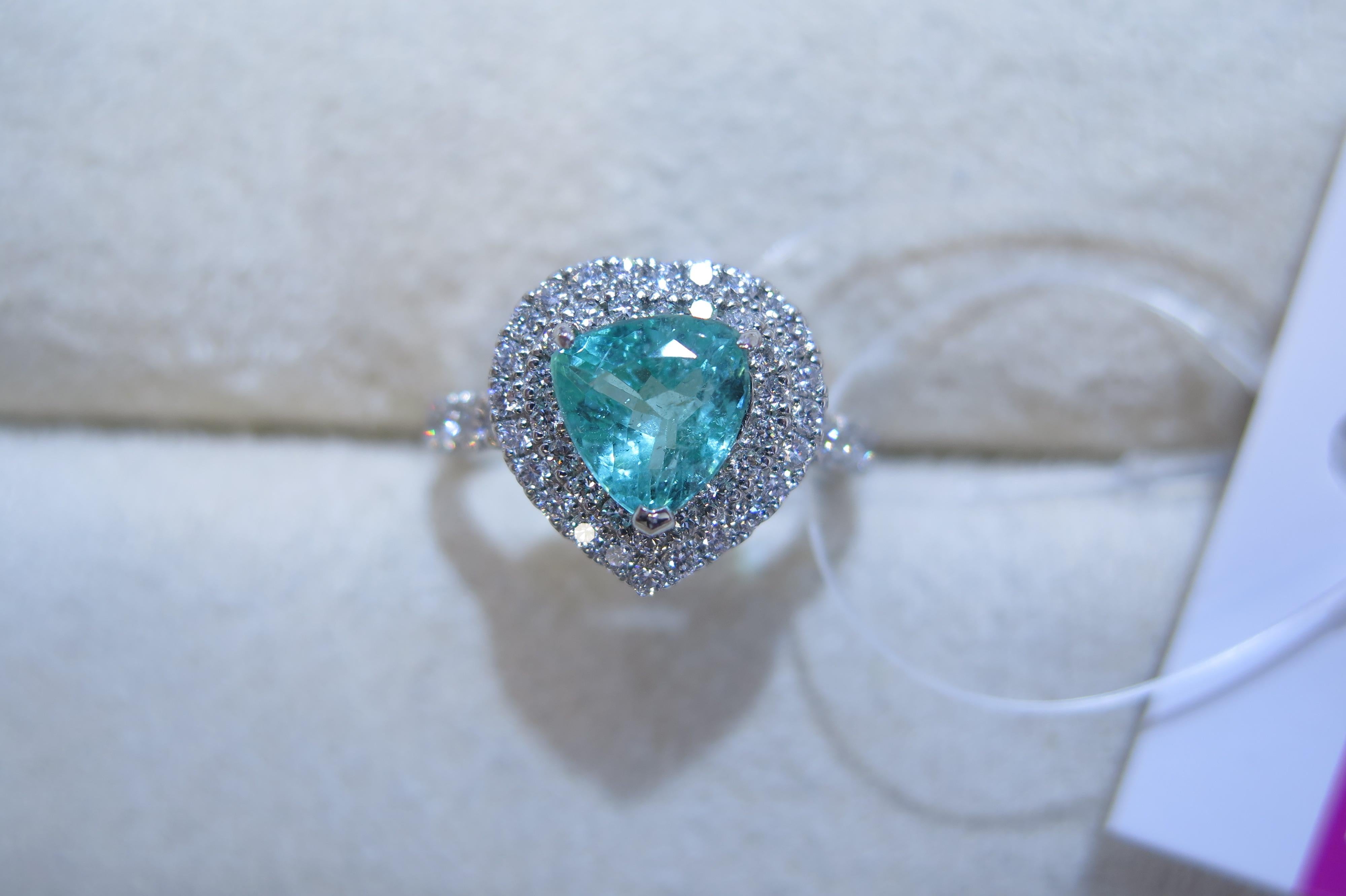 Set in Platinum900, 1.68 carats, Paraiba Tourmaline & Diamonds Engagement Ring For Sale 5
