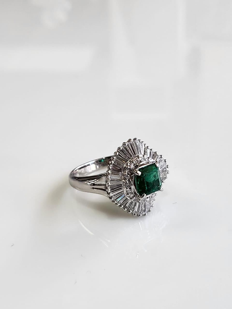 Set in PT900, 1.09 carats, natural Colombian Emerald & Diamonds Engagement Ring In New Condition For Sale In Hong Kong, HK