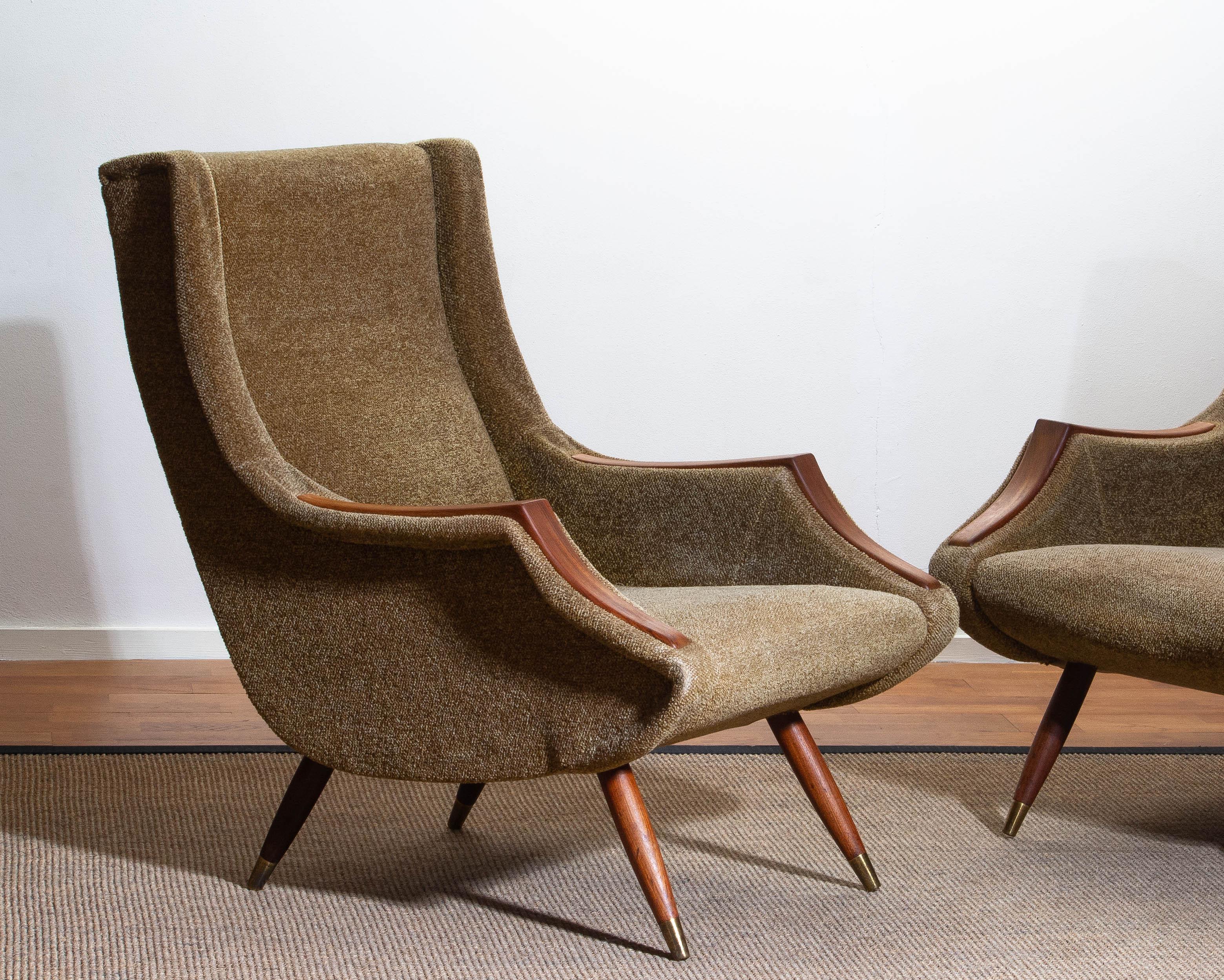 1950s extremely rare pair easy / lounge chairs designed by Aldo Morbelli for Isa Bergamo Italy, both still in original condition.
Armrests and legs in teak.
Overall impression for the age is good.
One chair shows slide discoloration to one side.