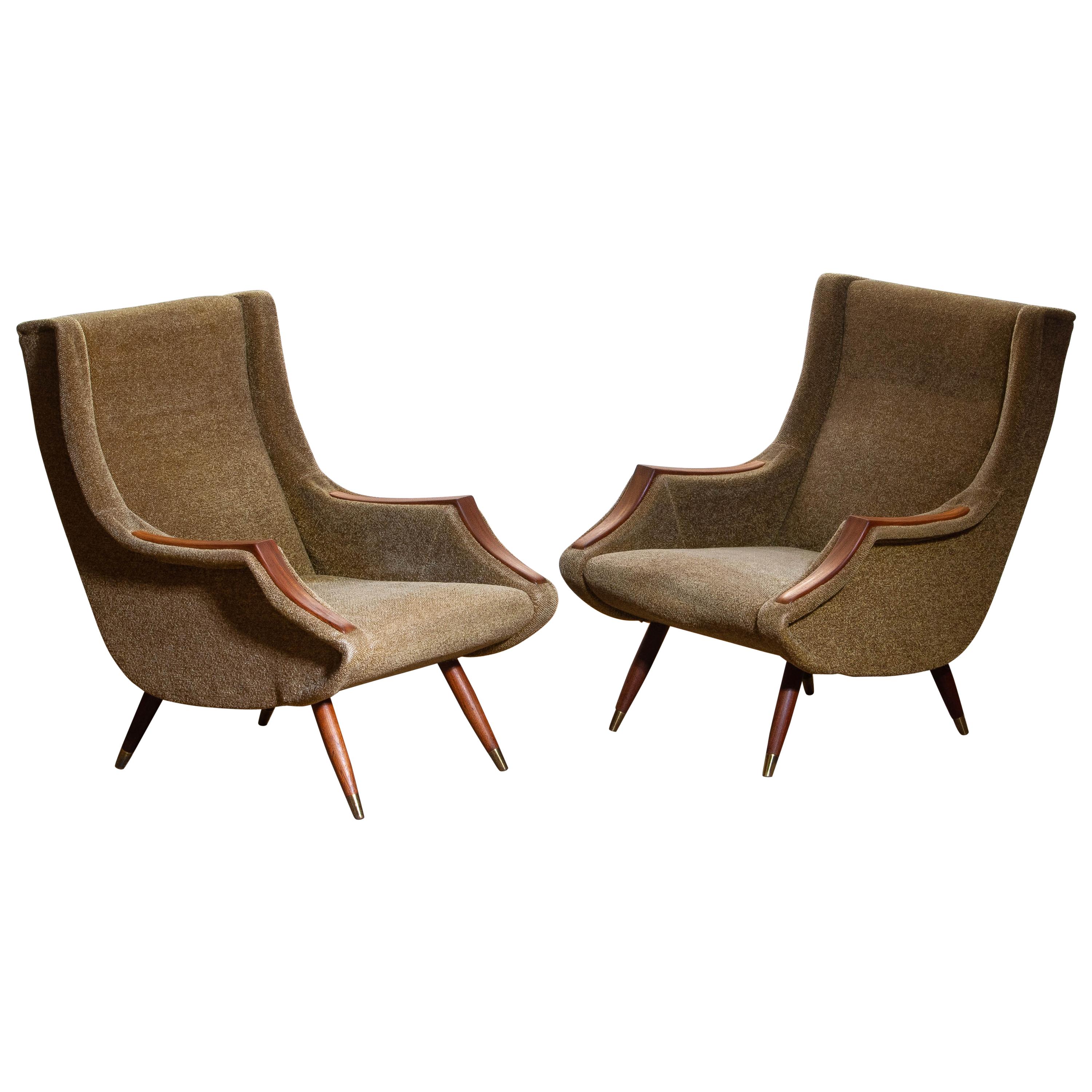 1950s extremely rare pair easy / lounge chairs designed by Aldo Morbelli for Isa Bergamo Italy, both still in original condition.
Armrests and legs in teak.
Overall impression for the age is good.
One chair shows slide discoloration to one side.