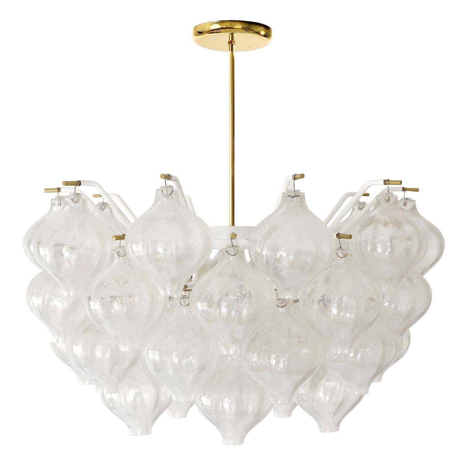 Set Kalmar Kronleuchter und Paar Wandleuchten ''Tulipan'' Glas Messing 1970 (Moderne der Mitte des Jahrhunderts) im Angebot