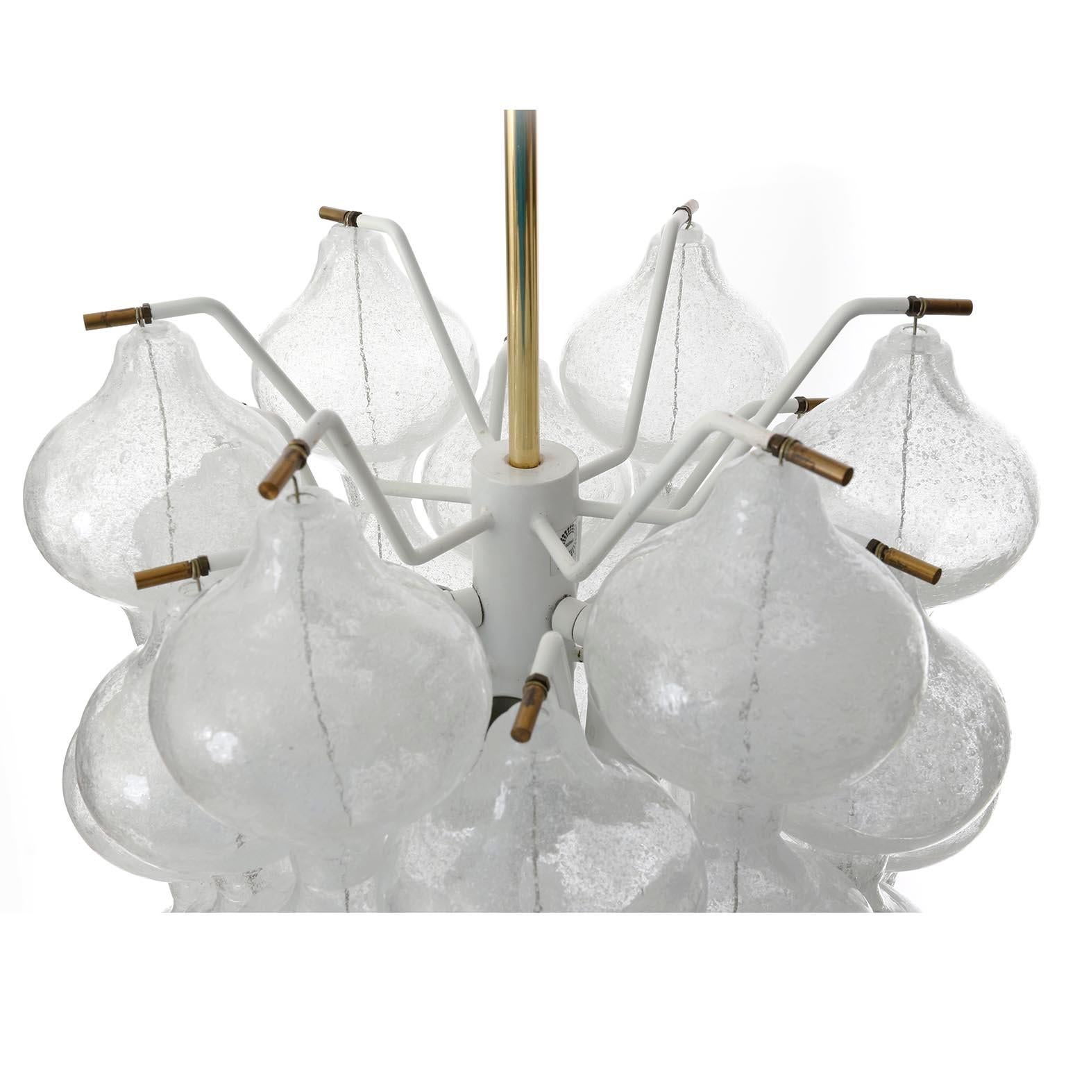 Set Kalmar Chandelier Pendant Light and Pair Sconces 'Tulipan' Glass Brass, 1970 4