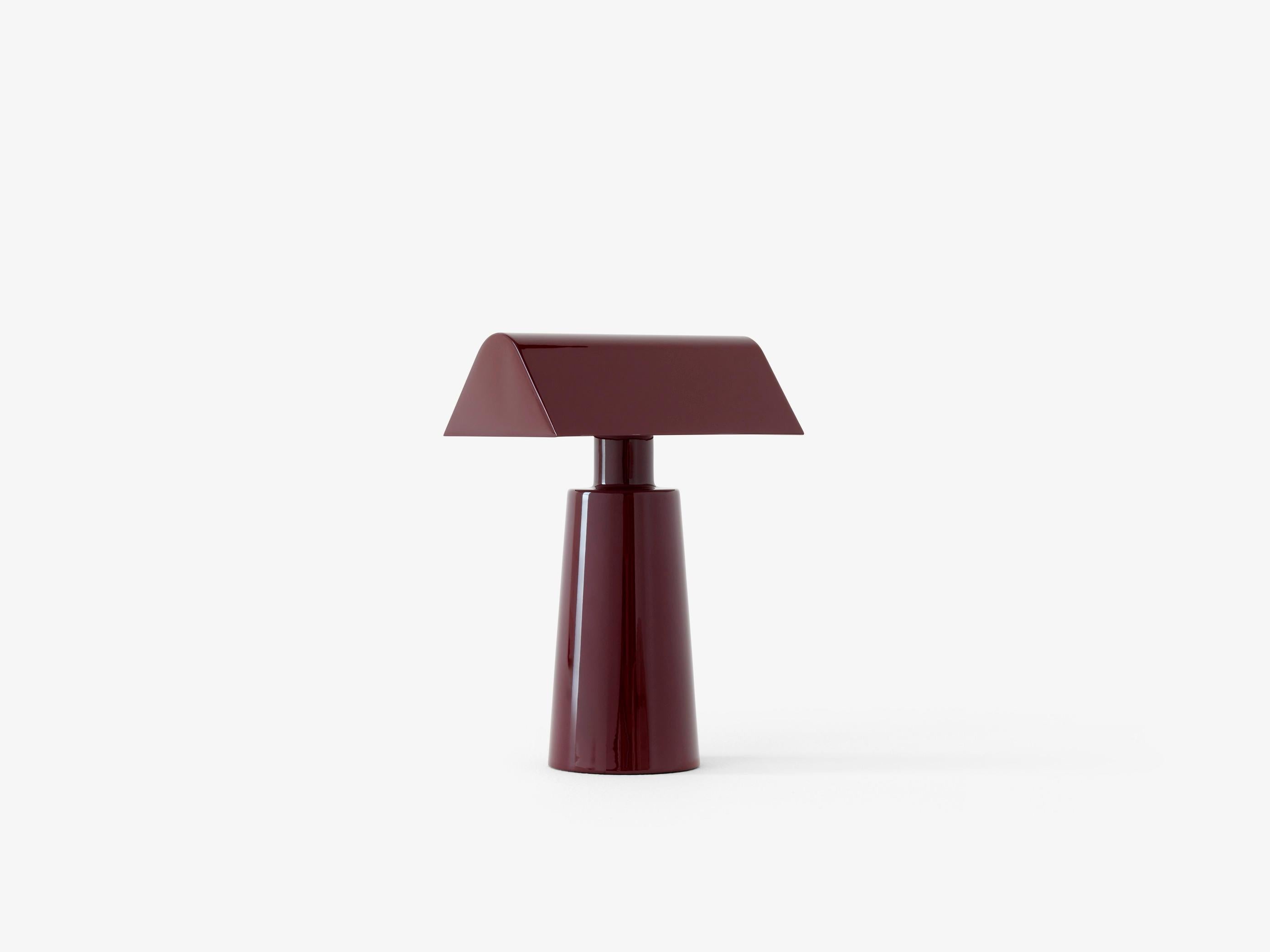 Tissu Ensemble de chaise longue Petra, table d'appoint Lato LN8, lampe de table de style Caret et miroir en vente