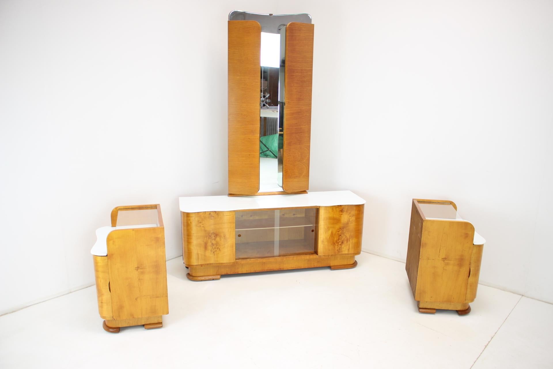 Mid-20th Century Set Mirror Cabinet and Bedside Tables by Jindřich Halabala, Czechoslovakia 1950s