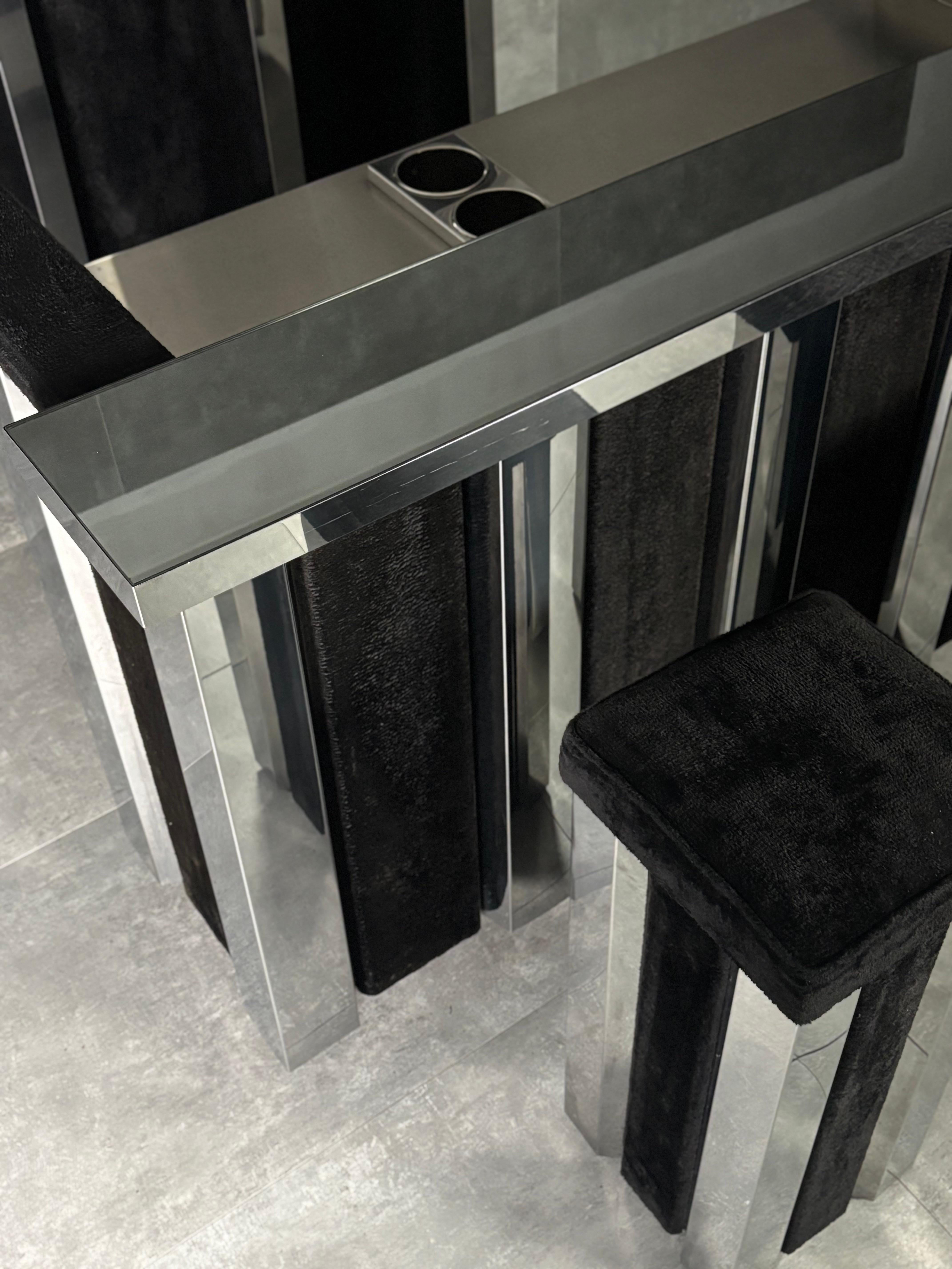 Mueble bar y taburetes de acero, juego de 4 en Bueno estado para la venta en Quarrata, IT