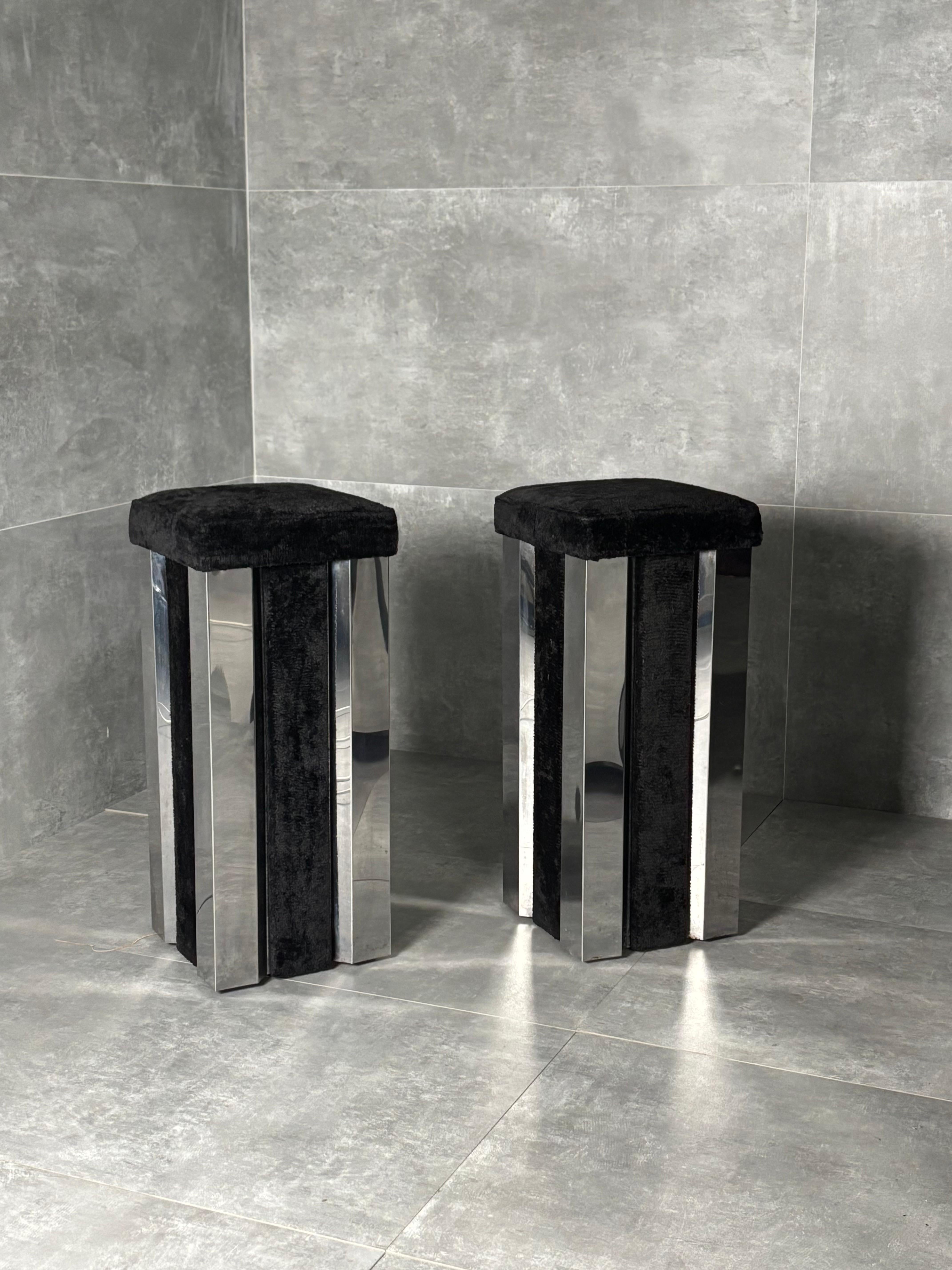 Mueble bar y taburetes de acero, juego de 4 en venta 4