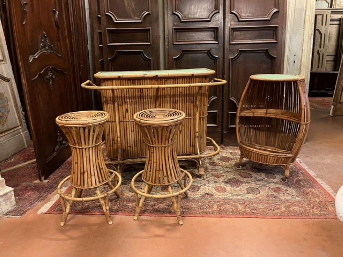 Set mobili e sgabelli da bar in bamboo, stile Bonacina, italia in vendita 4