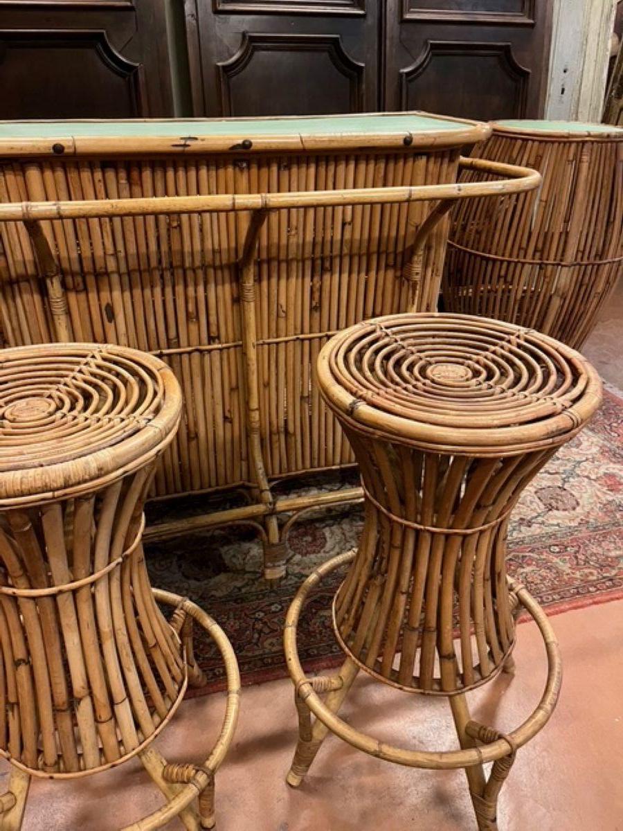 Set mobili e sgabelli da bar in bamboo, stile Bonacina, italia In condizioni buone in vendita a Cuneo, Italy (CN)