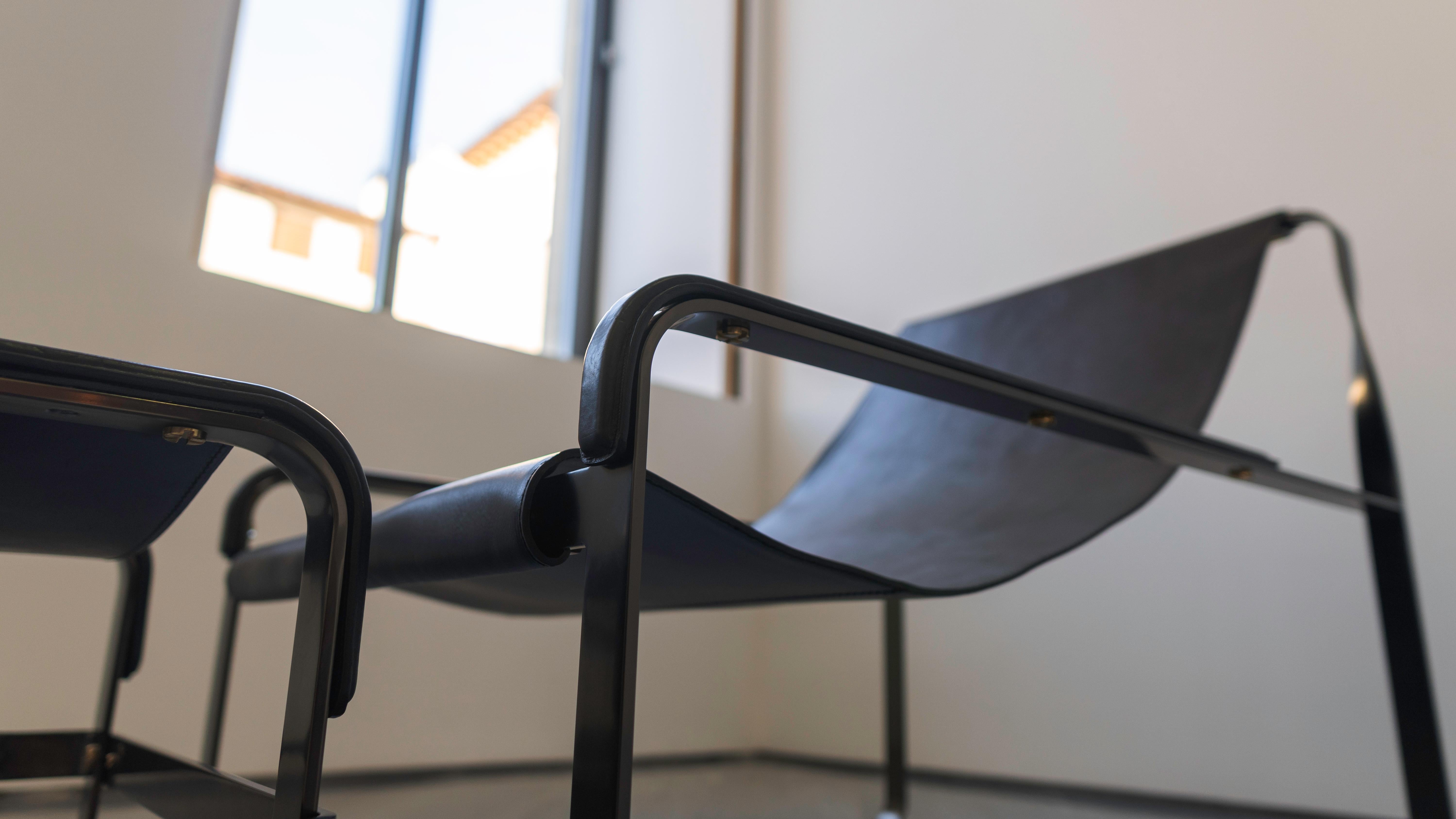 Handgefertigte Contemporary Chaise Lounge & Fußhocker Silberner Stahl & Tabakleder im Angebot 5