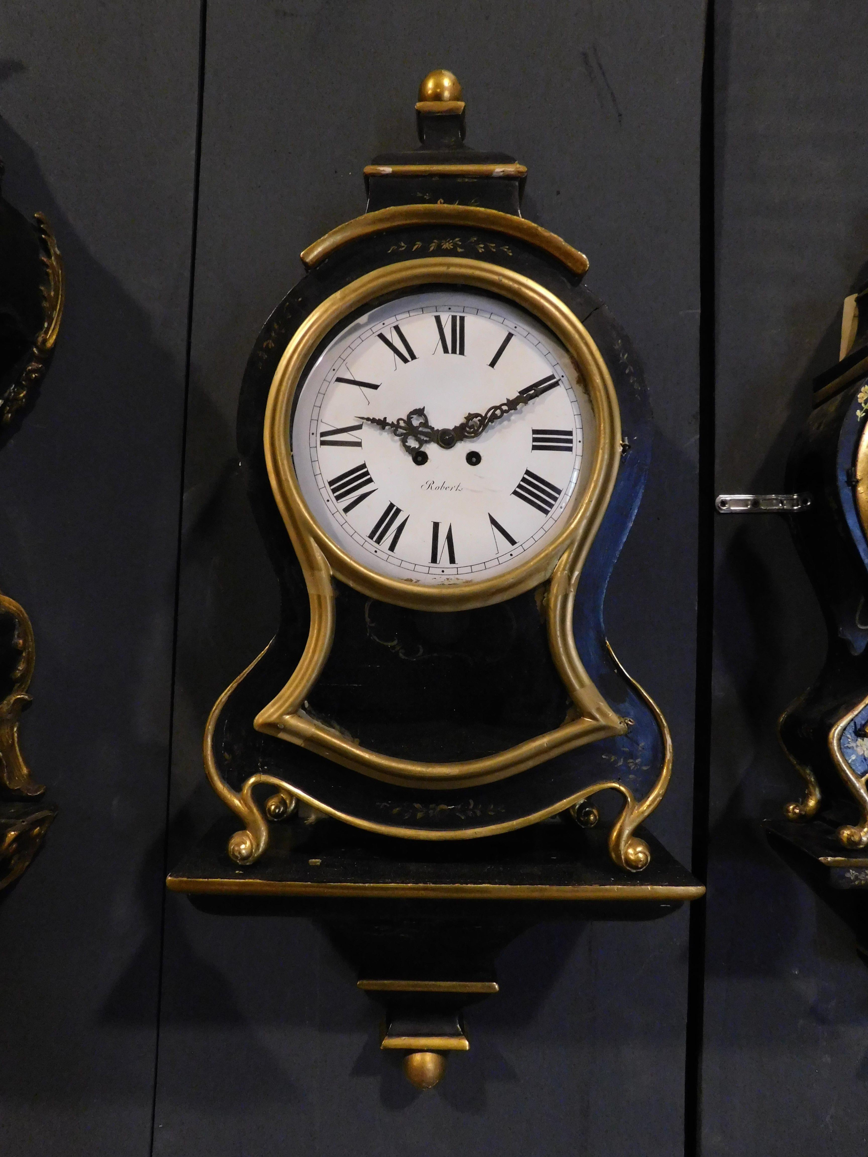 set n.3 clocks ebonized wood, profiles and feet decorated gilded plant motifs For Sale 3