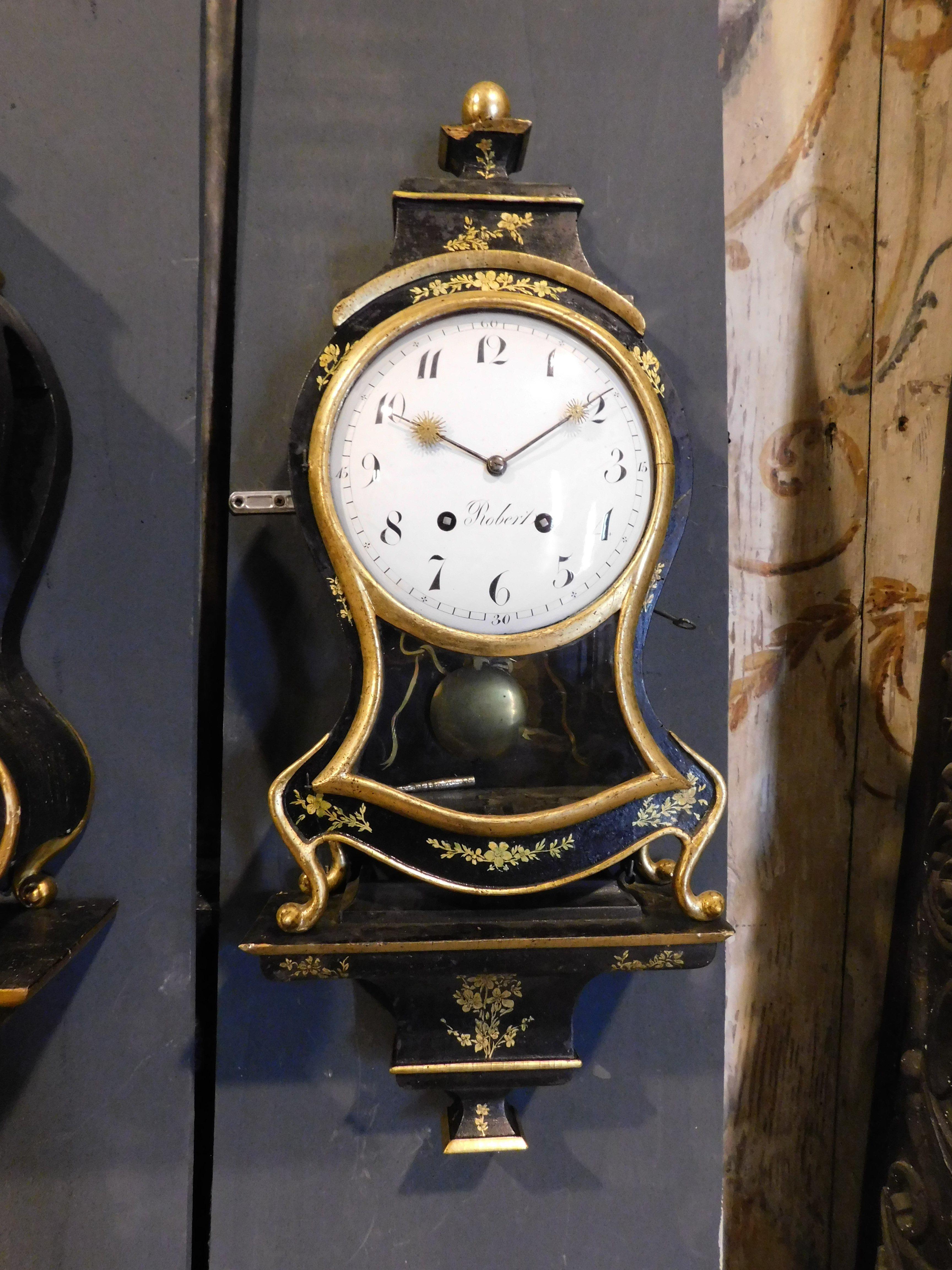 set n.3 clocks ebonized wood, profiles and feet decorated gilded plant motifs For Sale 4