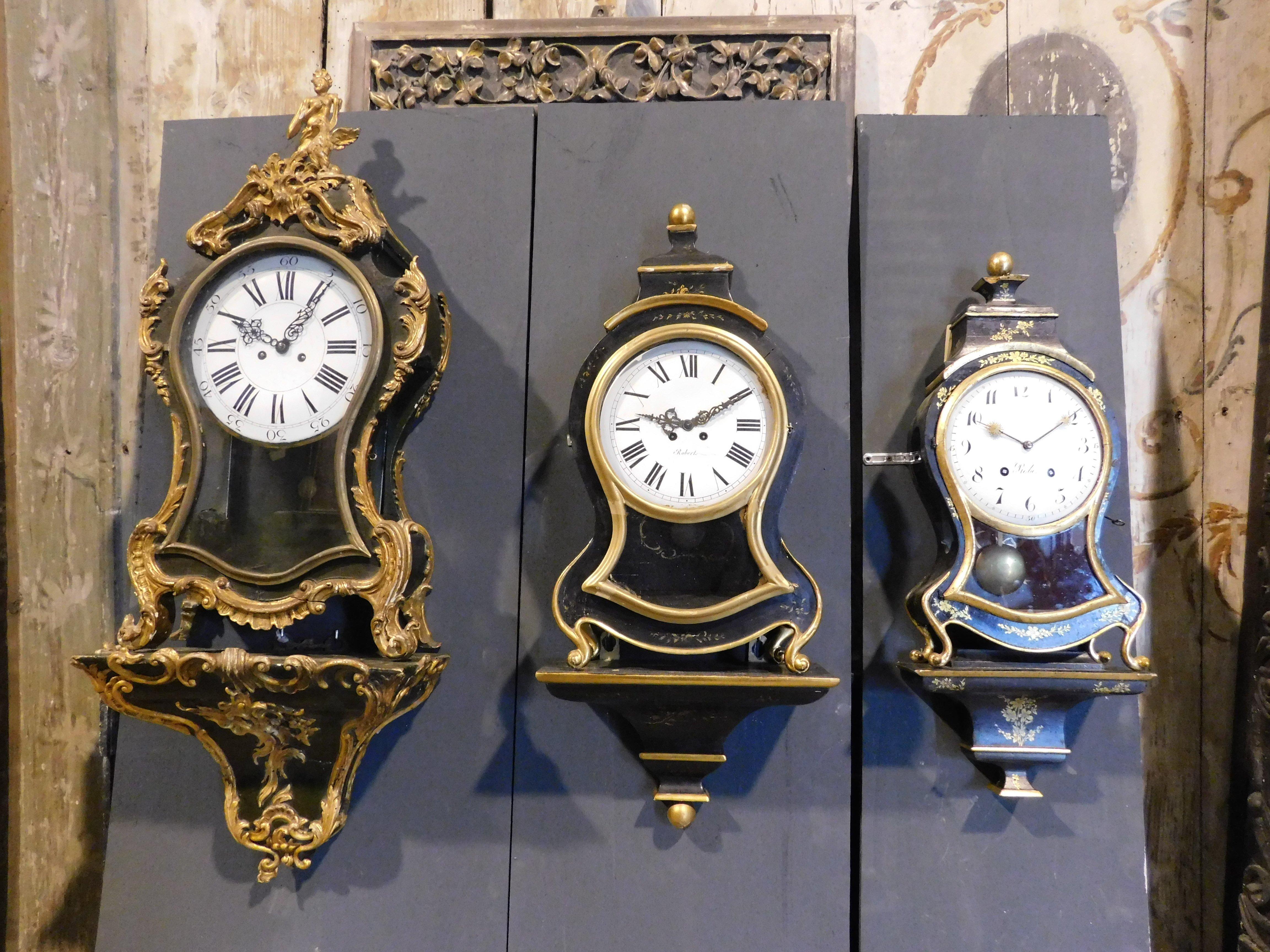 set n.3 clocks ebonized wood, profiles and feet decorated gilded plant motifs For Sale 5