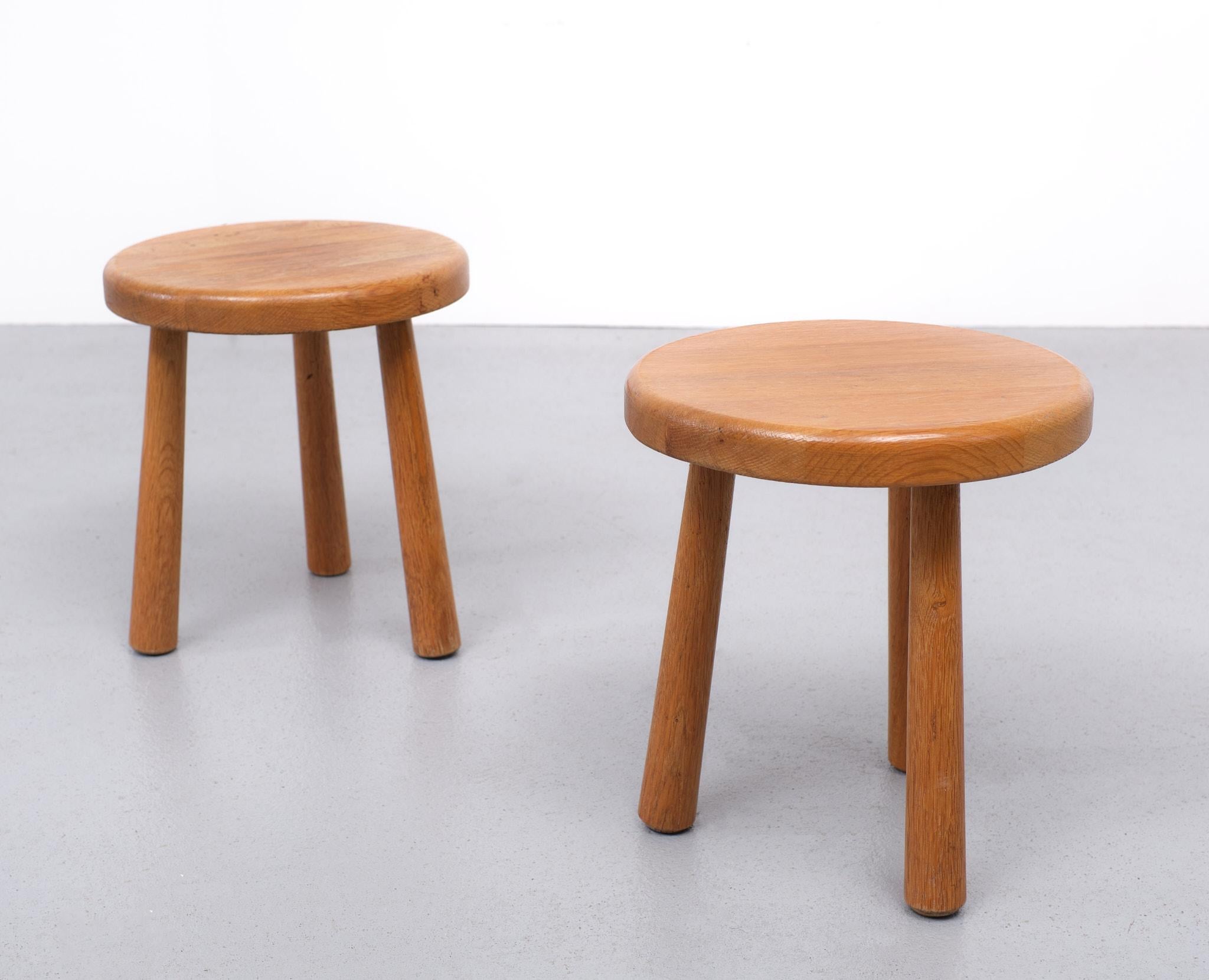 Set Oak Stools Charlotte Perriand Style 1960s France In Good Condition For Sale In Den Haag, NL