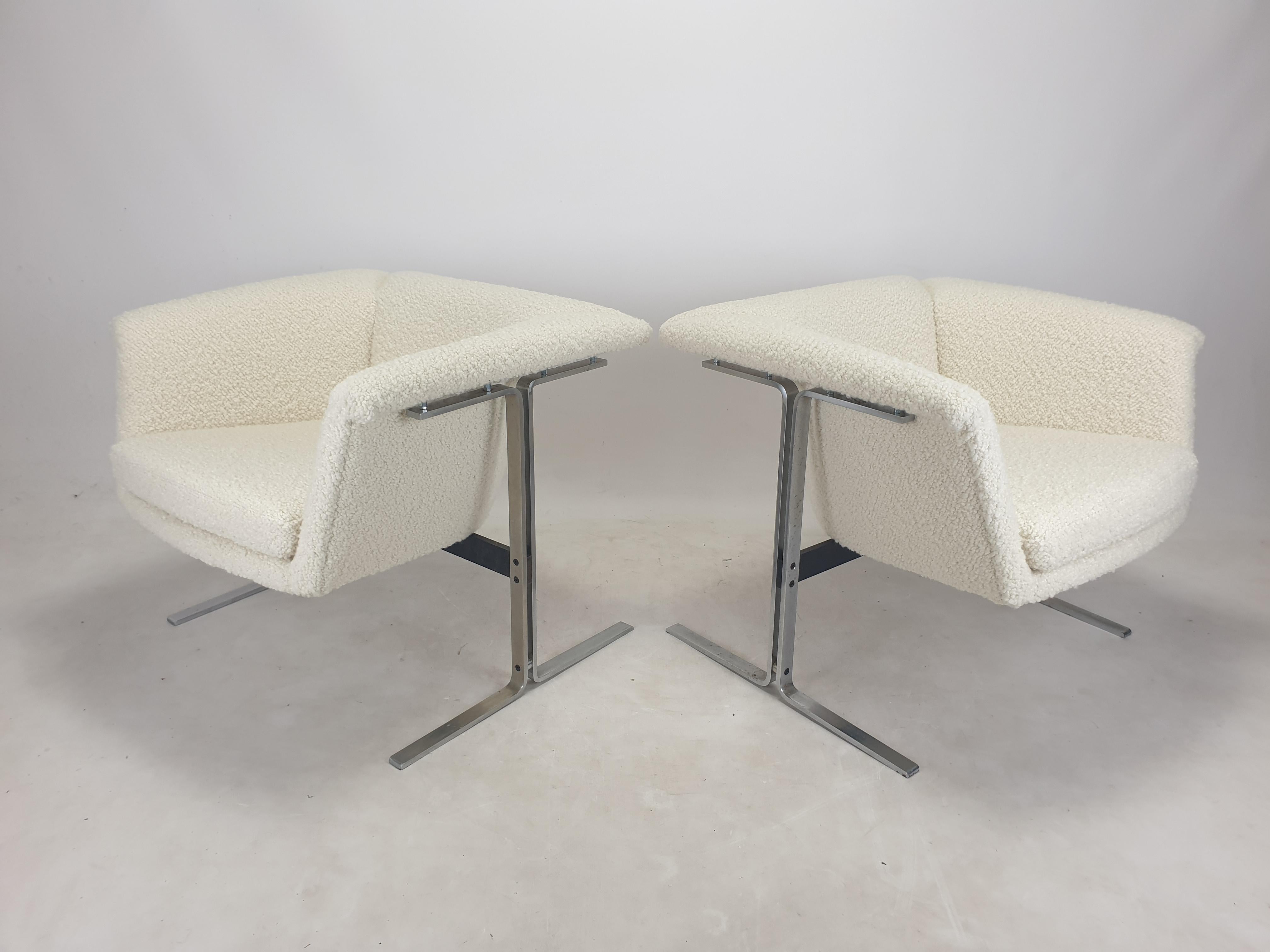 A very nice pair of model 042 chairs designed by Geoffrey Harcourt in 1963 for Artifort.

Harcourt's iconic 042 chairs were featured in Stanley Kubrik's seminal film 