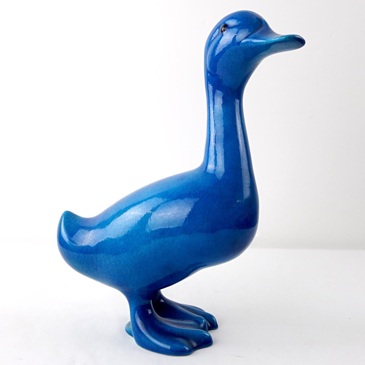 Mid-Century Modern Ensemble d'un canard et de 4 moineaux en céramique bleue réalisé et signé par Georges Cassin en vente