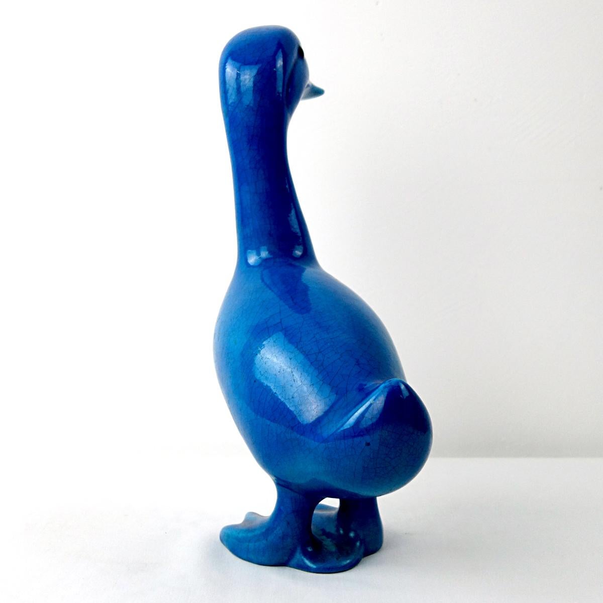 Ensemble d'un canard et de 4 moineaux en céramique bleue réalisé et signé par Georges Cassin Bon état - En vente à Doornspijk, NL