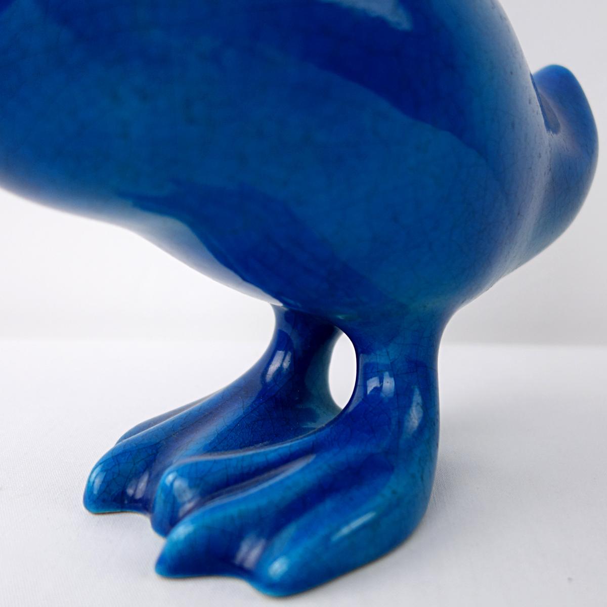 Ensemble d'un canard et de 4 moineaux en céramique bleue réalisé et signé par Georges Cassin en vente 1