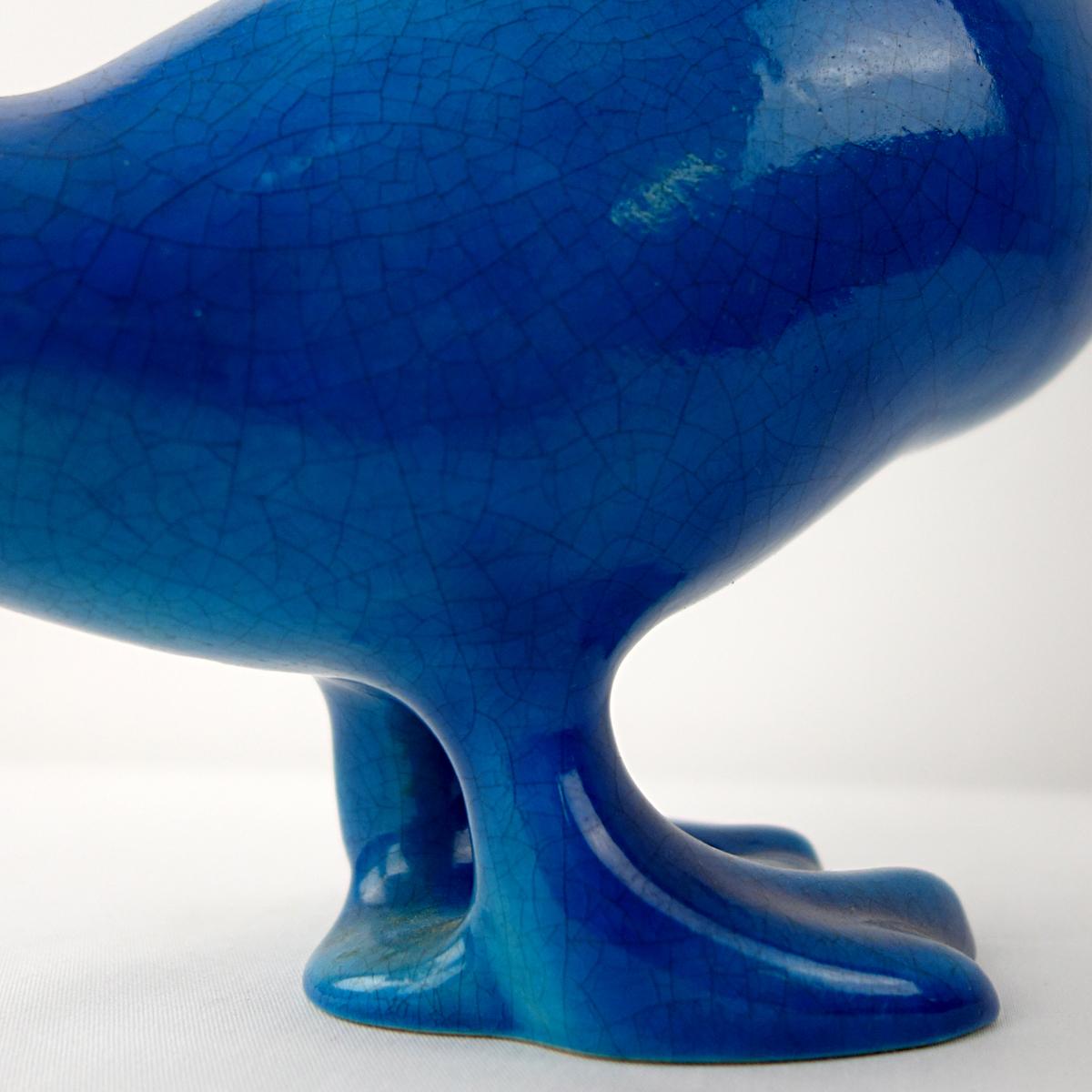 Ensemble d'un canard et de 4 moineaux en céramique bleue réalisé et signé par Georges Cassin en vente 2