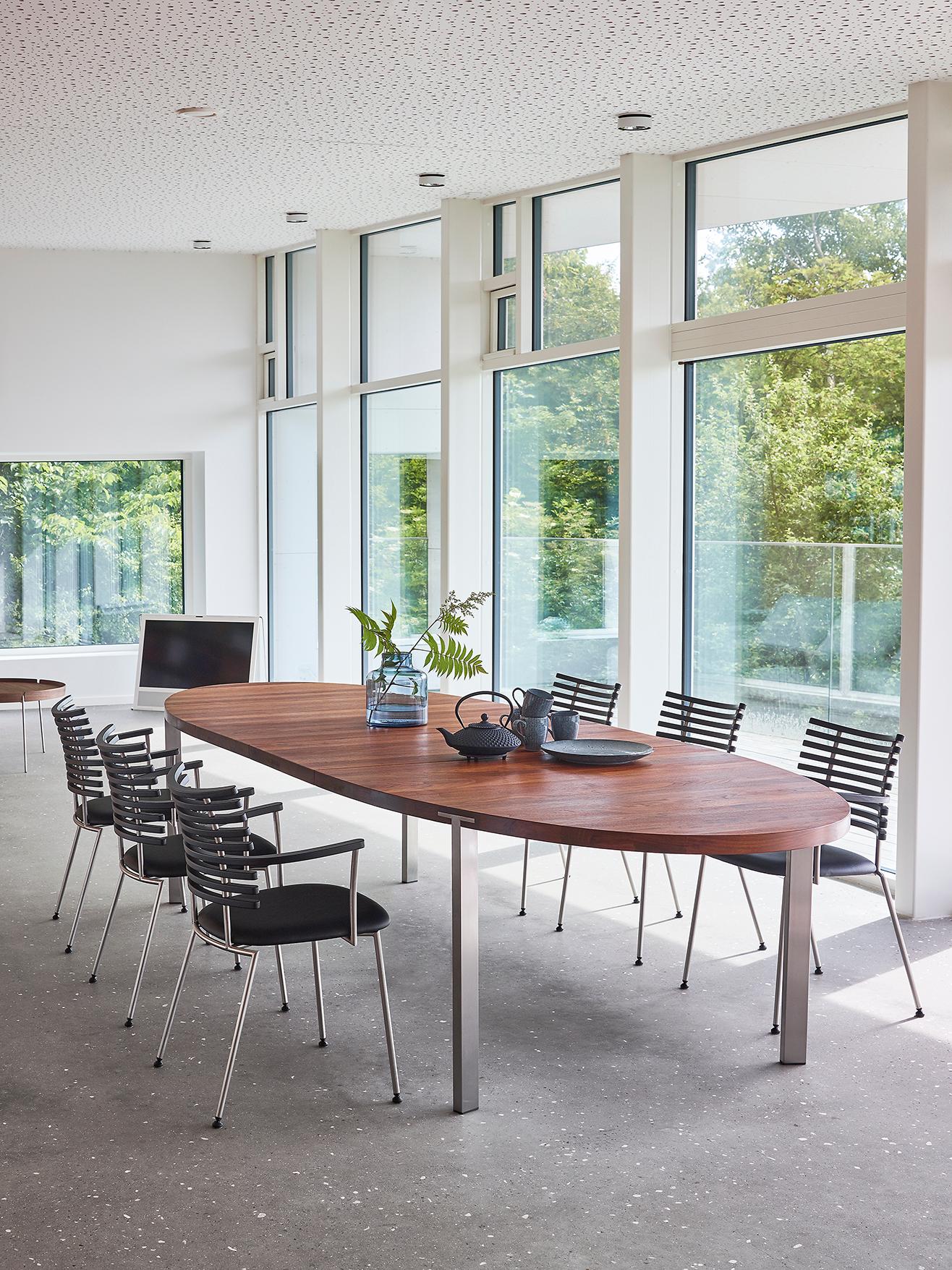 Set OF 1 x Tisch und 6 x Stühle – Design von Nissen & Gehl MDD und Henrik Lehm (Dänisch) im Angebot