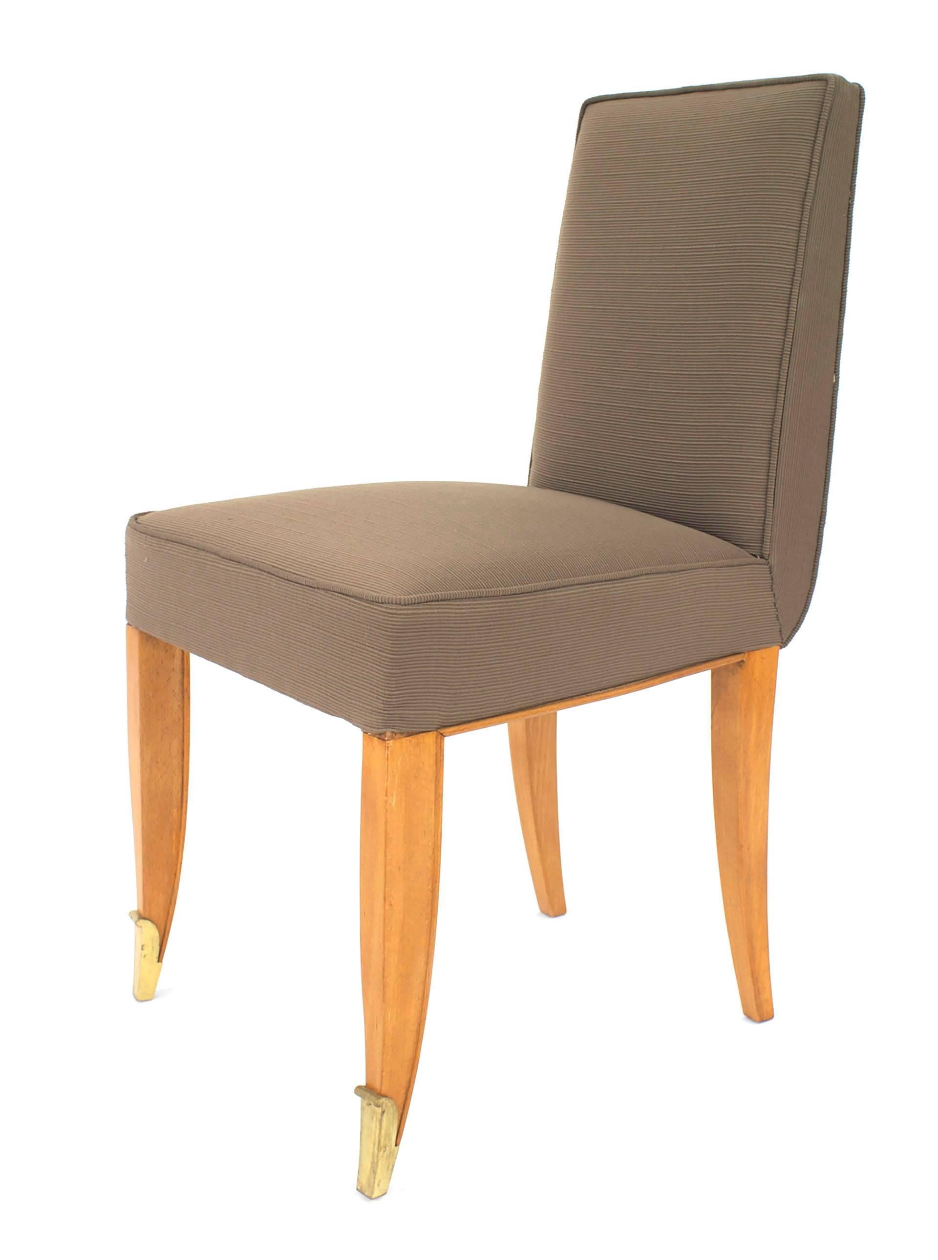 Satz von 10 Jean Pascaud gepolsterten Stühlen aus französischem Mahagoni in Grau (Französisch) im Angebot