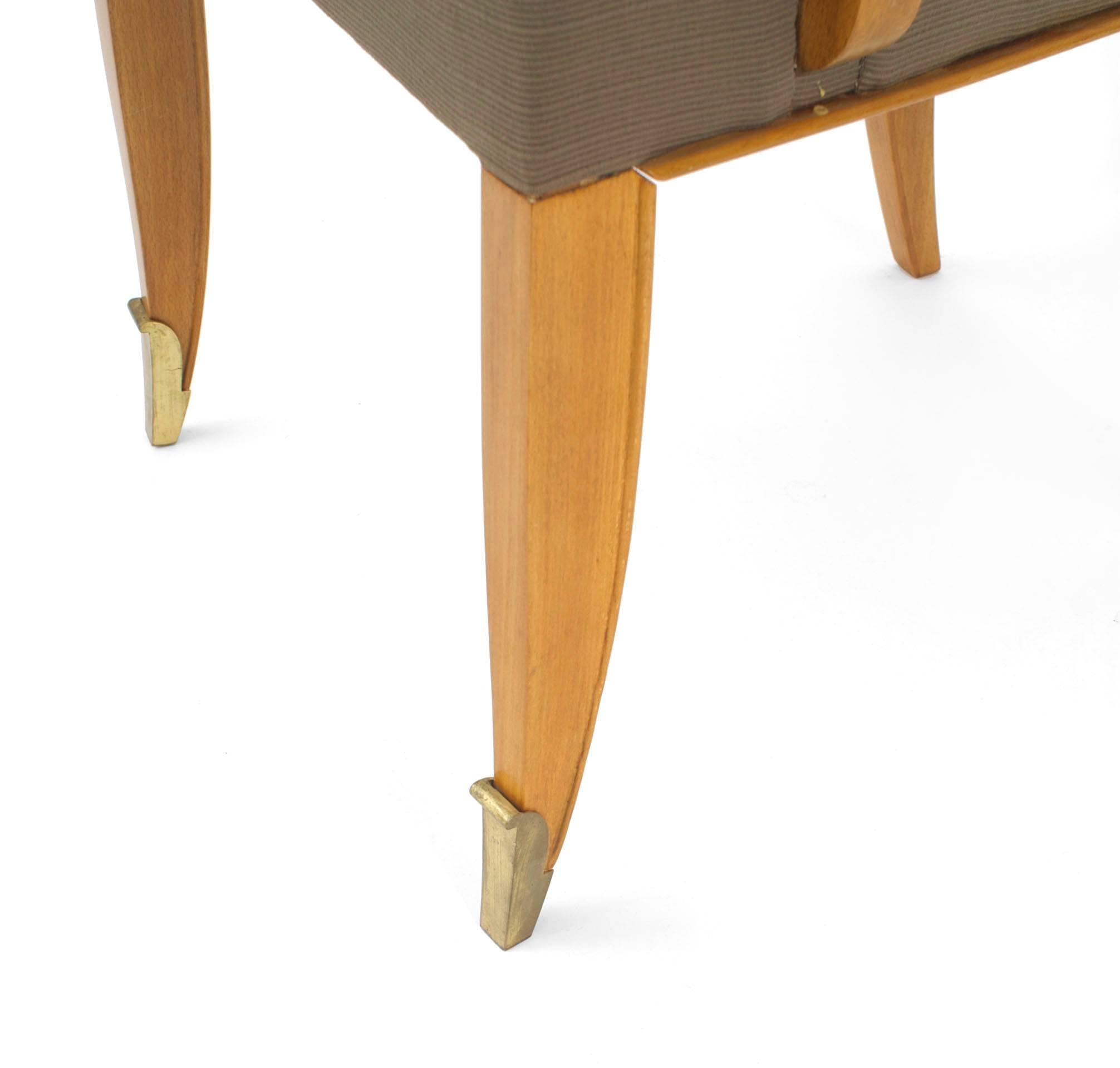 Satz von 10 Jean Pascaud gepolsterten Stühlen aus französischem Mahagoni in Grau (Mitte des 20. Jahrhunderts) im Angebot