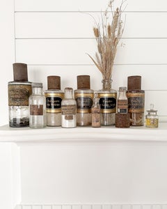 Ensemble de 10 flacons d'apothicaire français des 19e et 20e siècles