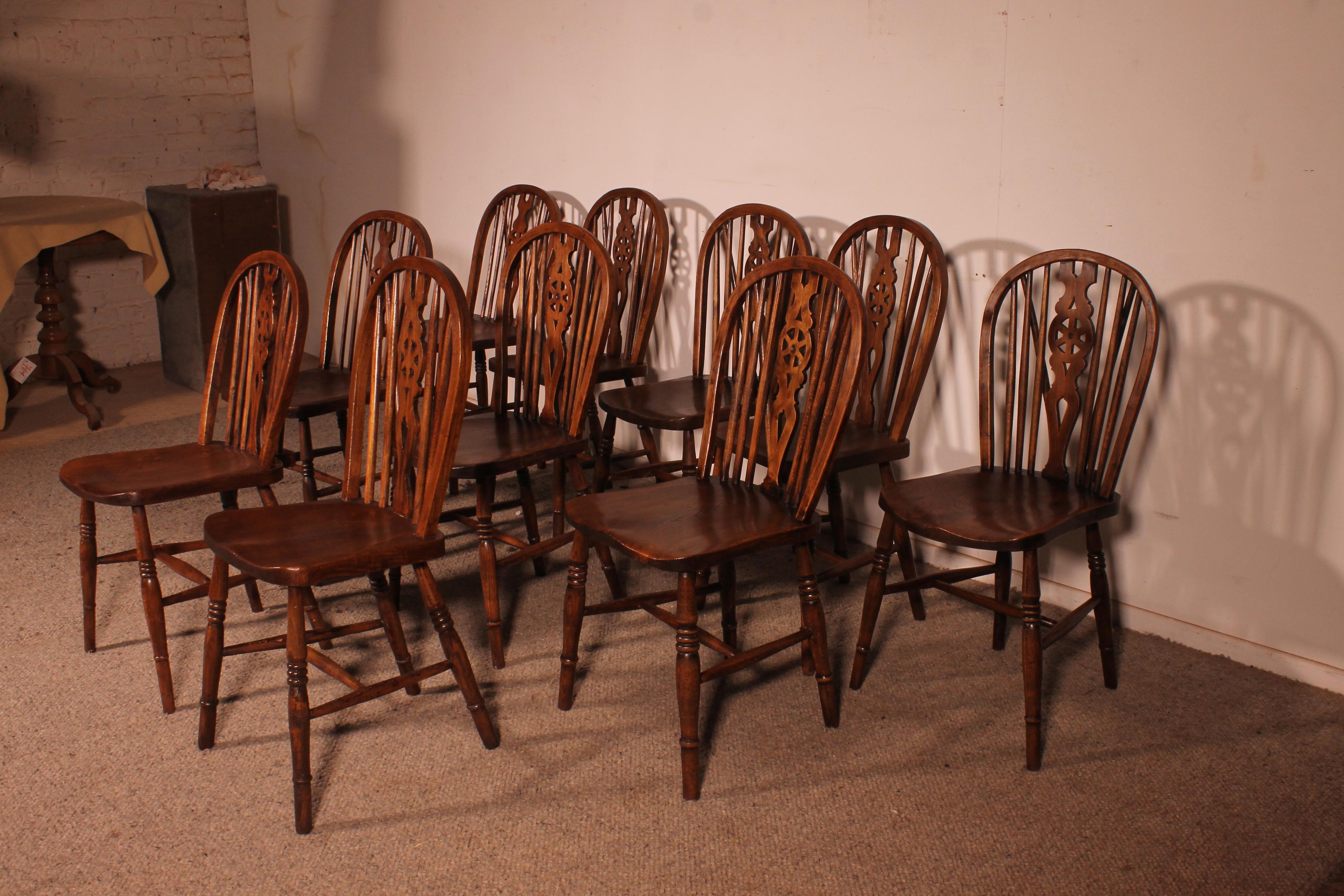 Juego De 10 Sillas Windsor Del Siglo XIX Con Respaldo De Rueda Victoriano en venta