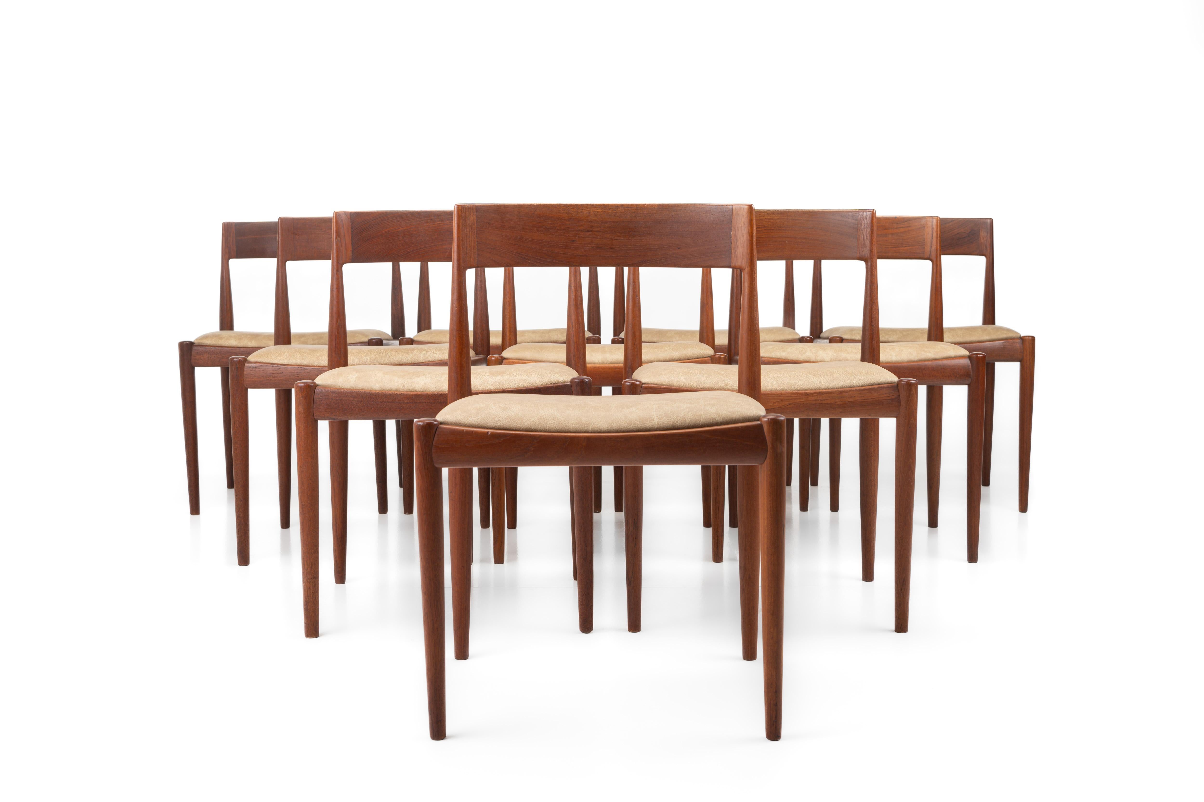 Set of 10 vintage '4110' dining room chairs by Kai Kristiansen for Fritz Hansen, Denmark 1960s. They have a teak frame, reupholstered with a cream beige leather and are in very good condition. Marked by the manufacturer.

Dimensions:
W: 49 cm
D: 47