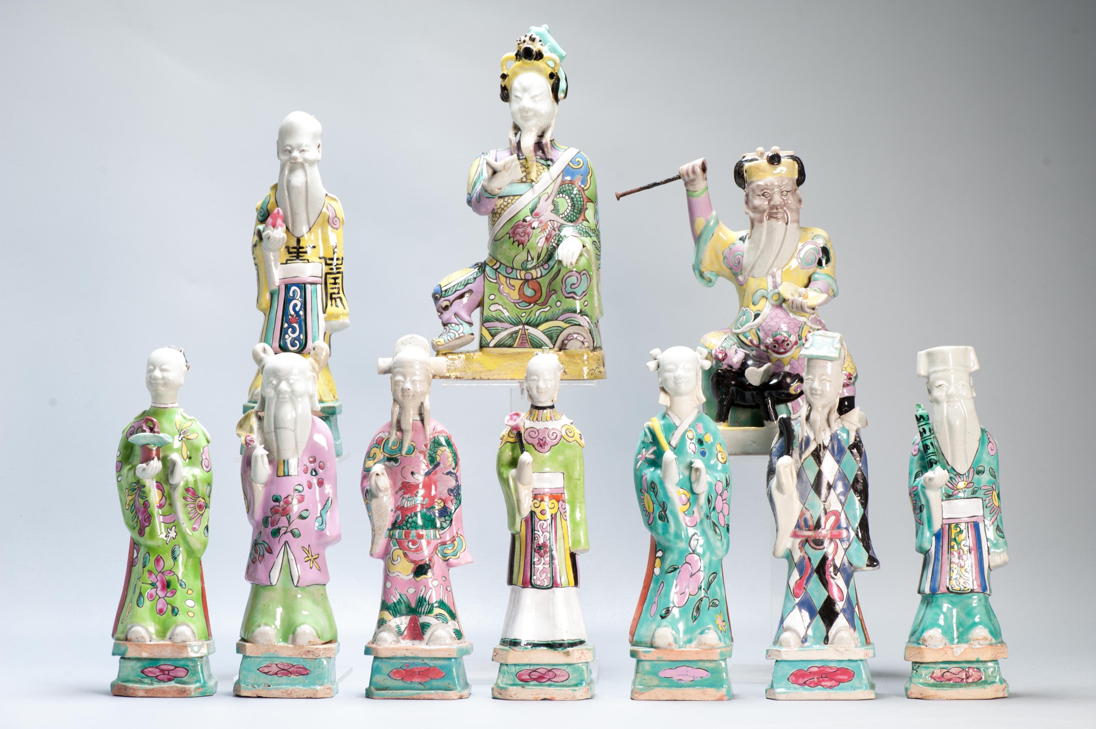 Molto interessante e bella la statua degli Immortali 

Periodo: Qianlong

Paese di origine: Cina
Gli Otto Immortali rappresentano An He Xiangu, Cao Goujiu, Li Tieguai, Lan Caihe, Lü Dongbin, Han Xiangzi, Zhong Liquan e Zhang Guolao, ciascuno