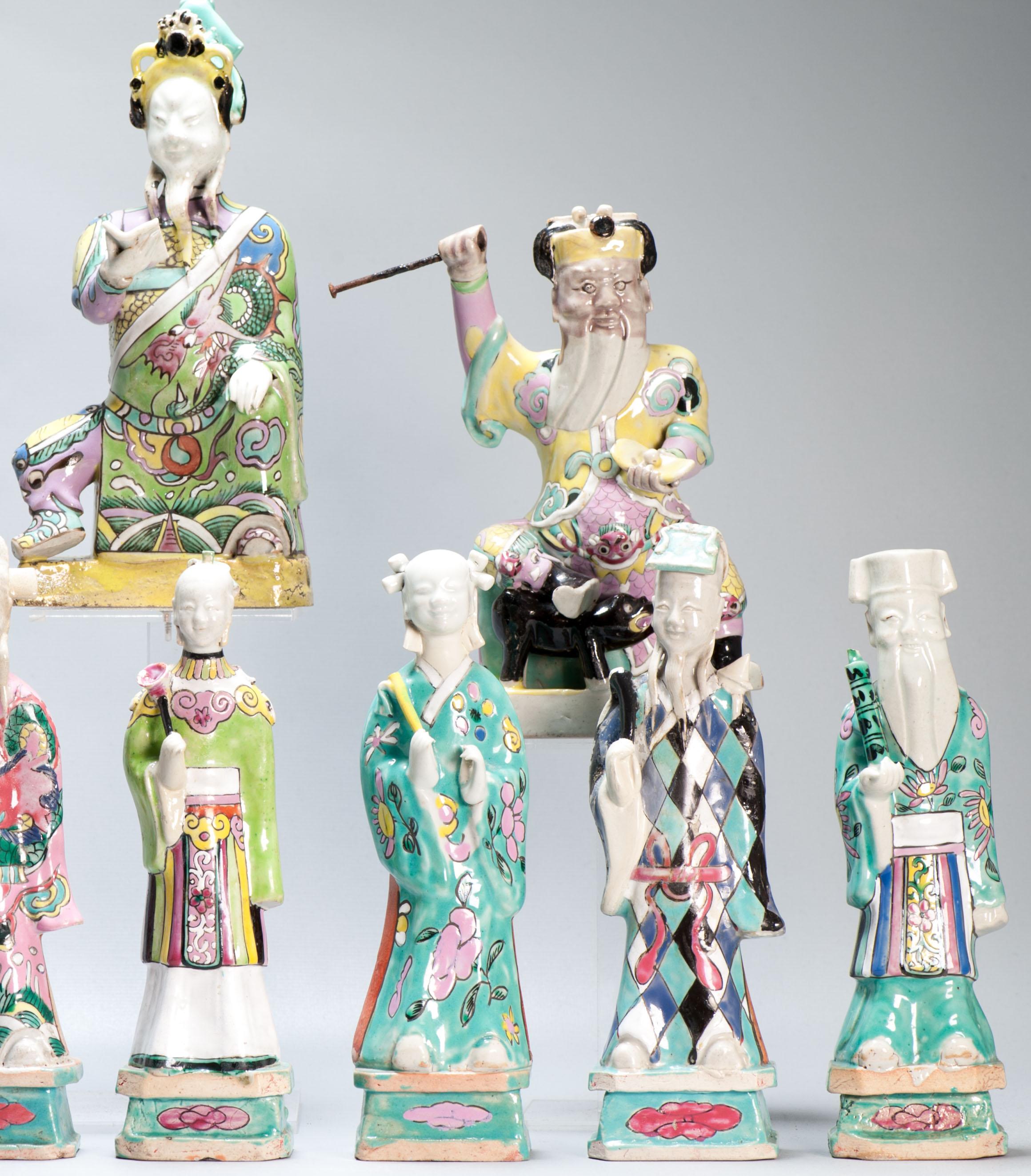 Cinese Set di 10 antiche statue di immortali in porcellana cinese Qianlong del XVIII secolo C.C. in vendita