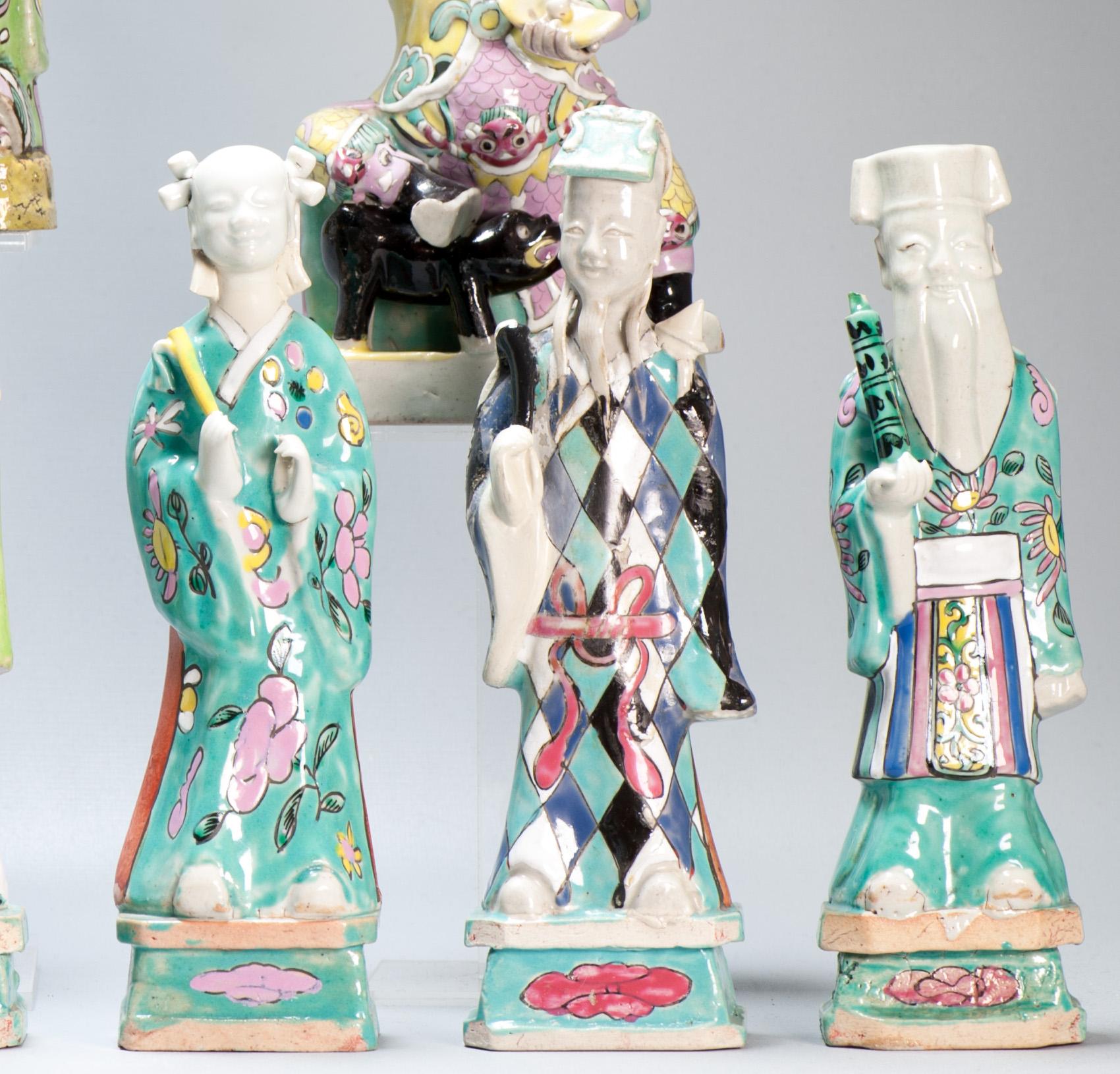Set di 10 antiche statue di immortali in porcellana cinese Qianlong del XVIII secolo C.C. In condizioni buone in vendita a Amsterdam, Noord Holland