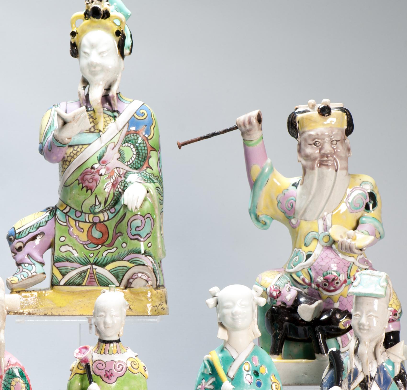 Porcellana Set di 10 antiche statue di immortali in porcellana cinese Qianlong del XVIII secolo C.C. in vendita