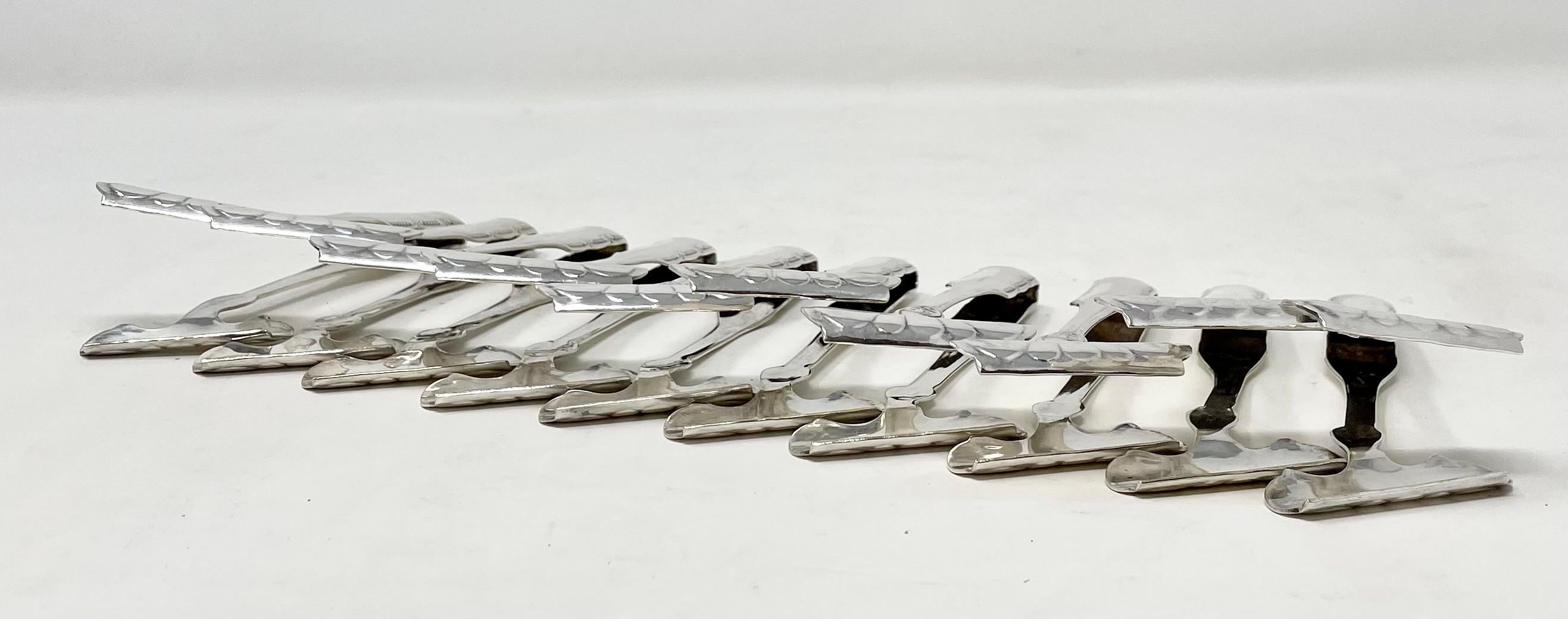 Set of 10 Antique Art Nouveau Design Silver-Plated Asparagus Tongs, circa 1910 In Good Condition In New Orleans, LA