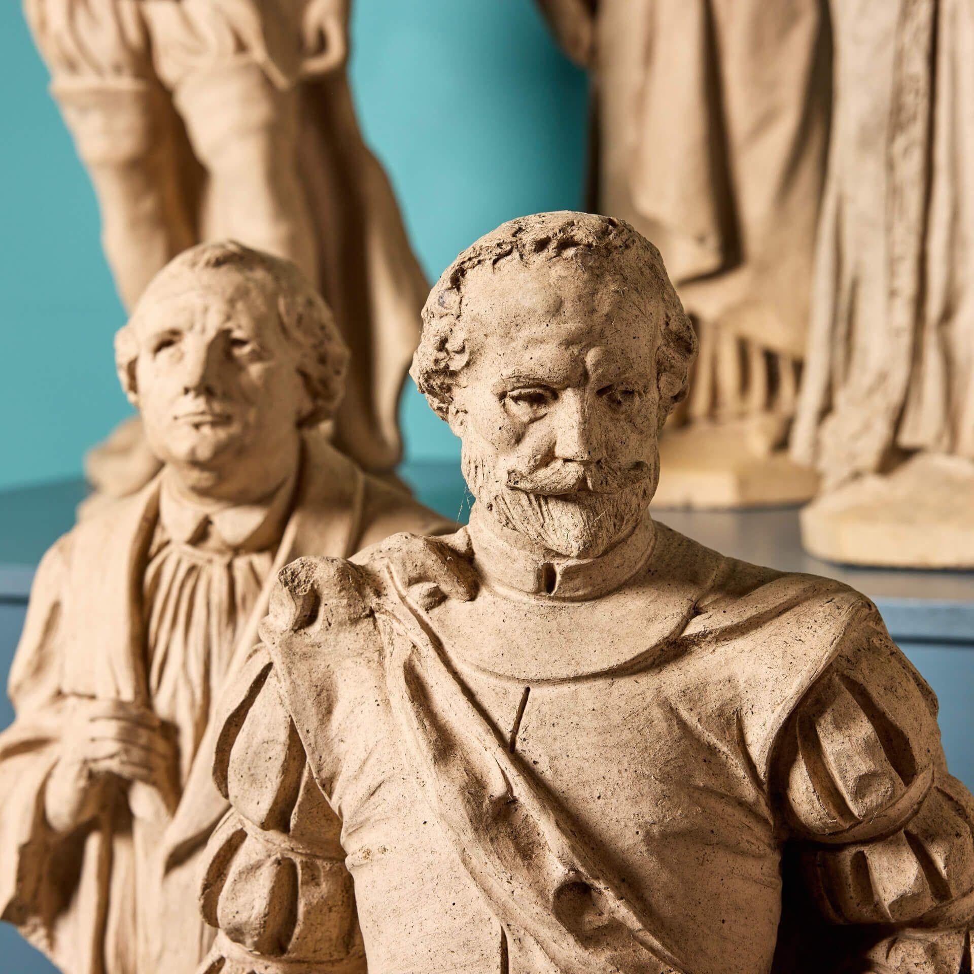 Set von 10 antiken englischen Statuen aus Buff-Terrakotta in Buff-Optik (Arts and Crafts) im Angebot