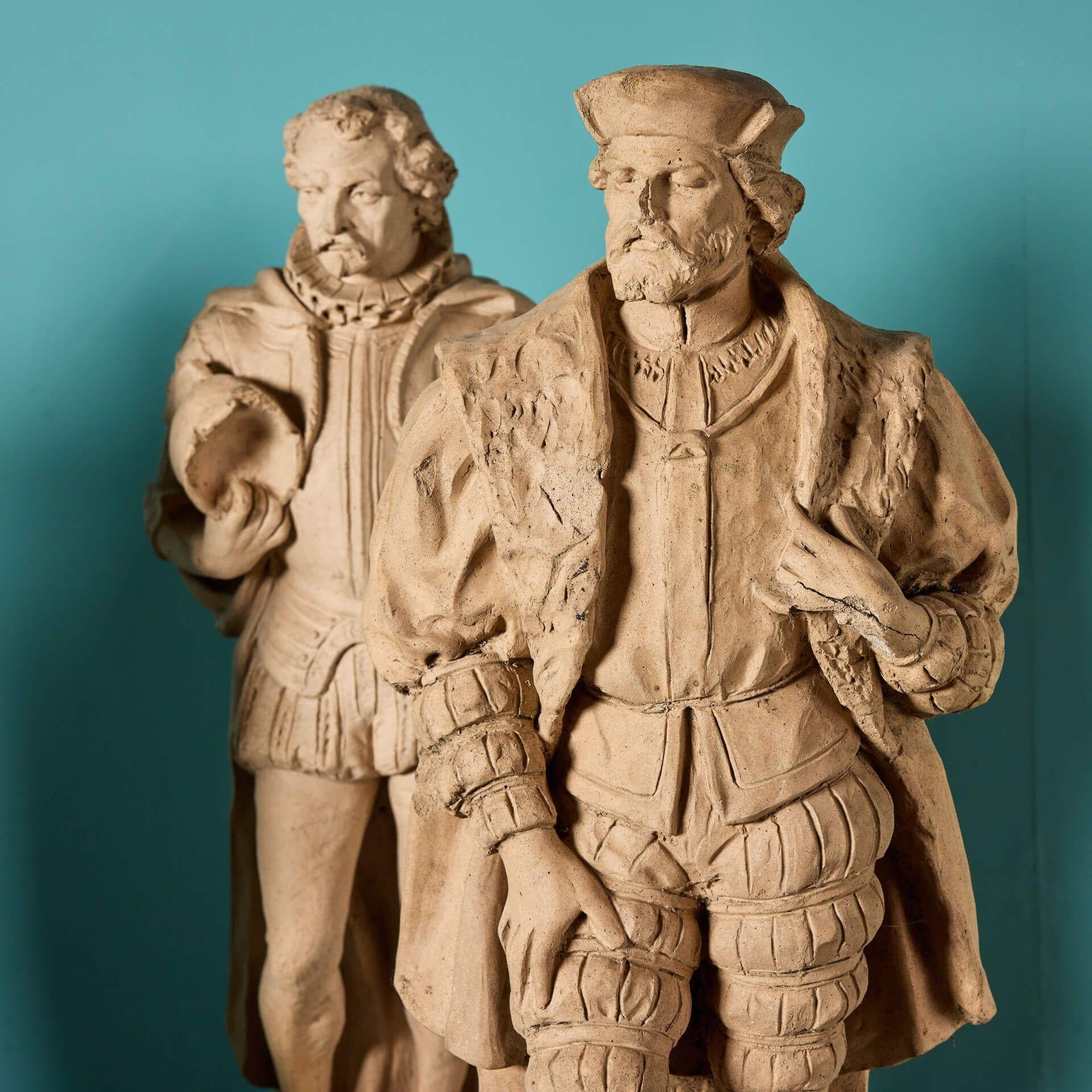 Set von 10 antiken englischen Statuen aus Buff-Terrakotta in Buff-Optik im Zustand „Relativ gut“ im Angebot in Wormelow, Herefordshire