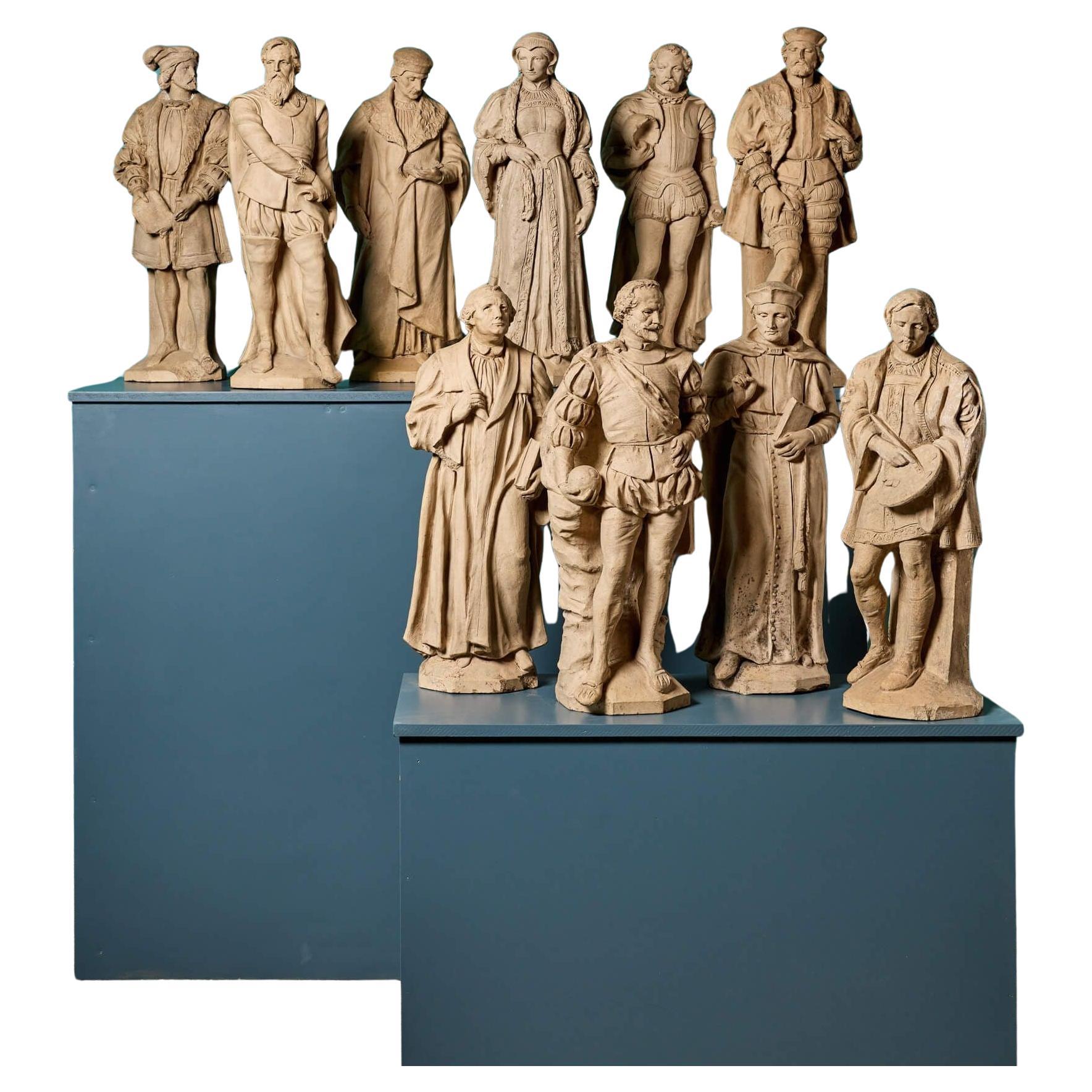 Set von 10 antiken englischen Statuen aus Buff-Terrakotta in Buff-Optik im Angebot