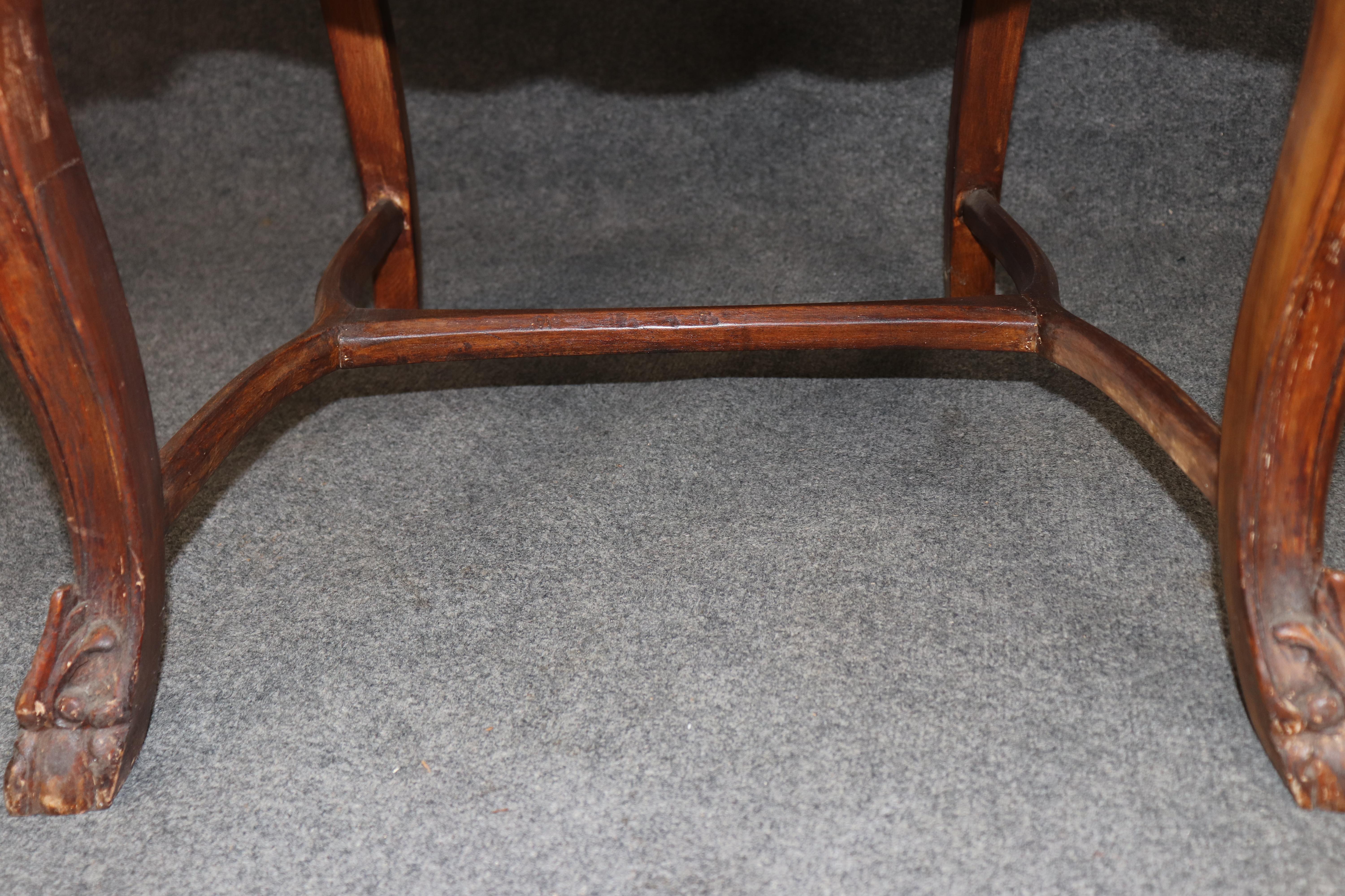 Set di 10 sedie da pranzo antiche in noce intagliato con rivestimento in velluto dorato del 1900 in vendita 5