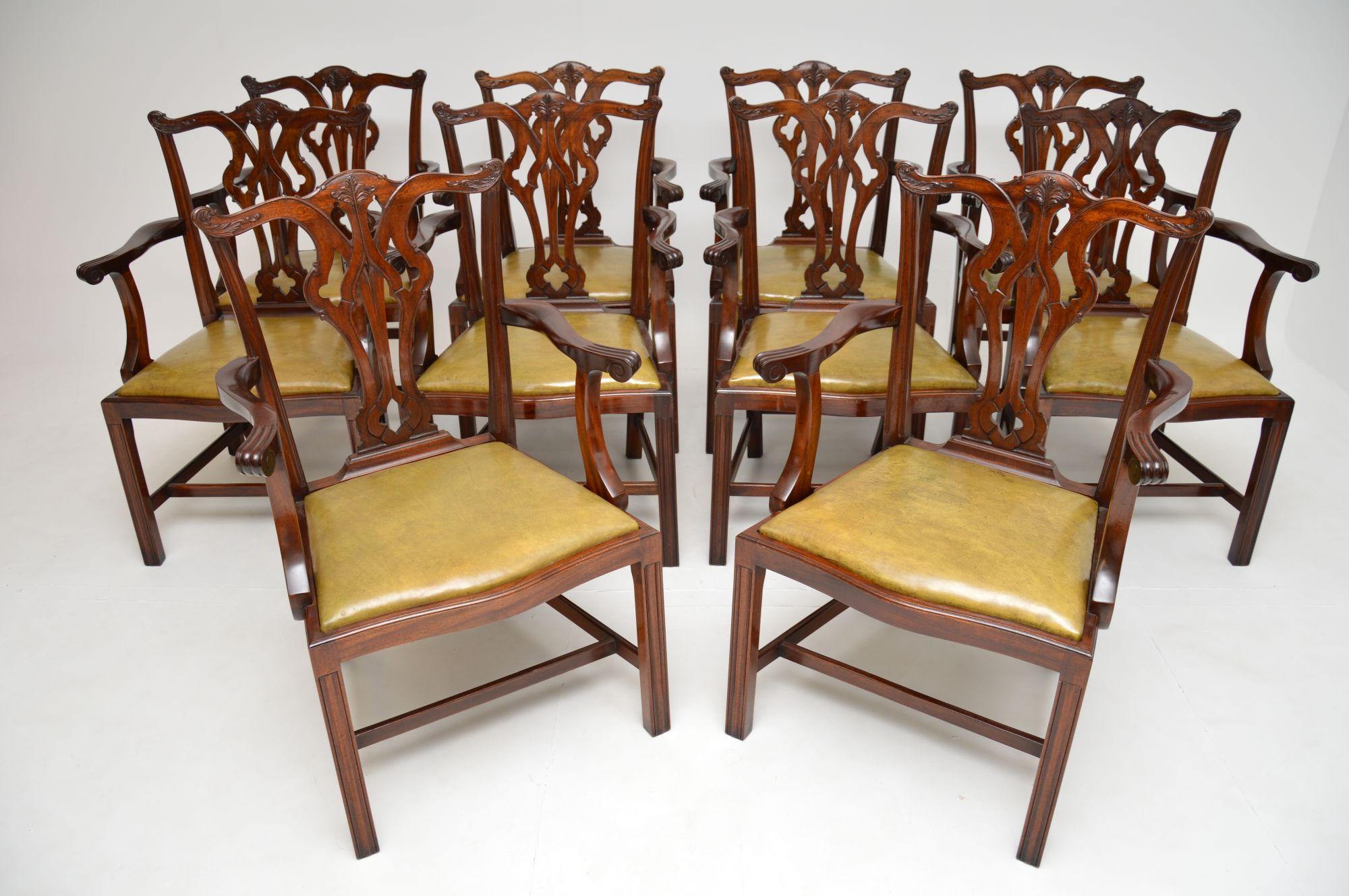 Anglais Ensemble de 10 chaises de salle à manger anciennes Chippendale Carver en vente