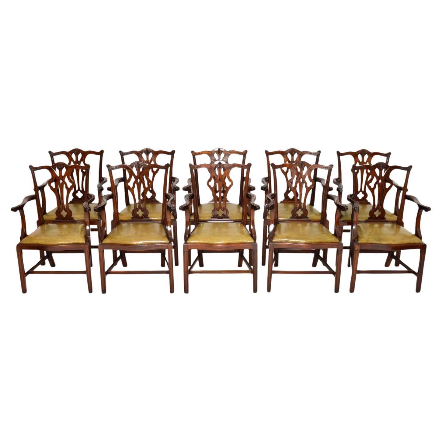 Ensemble de 10 chaises de salle à manger anciennes Chippendale Carver en vente